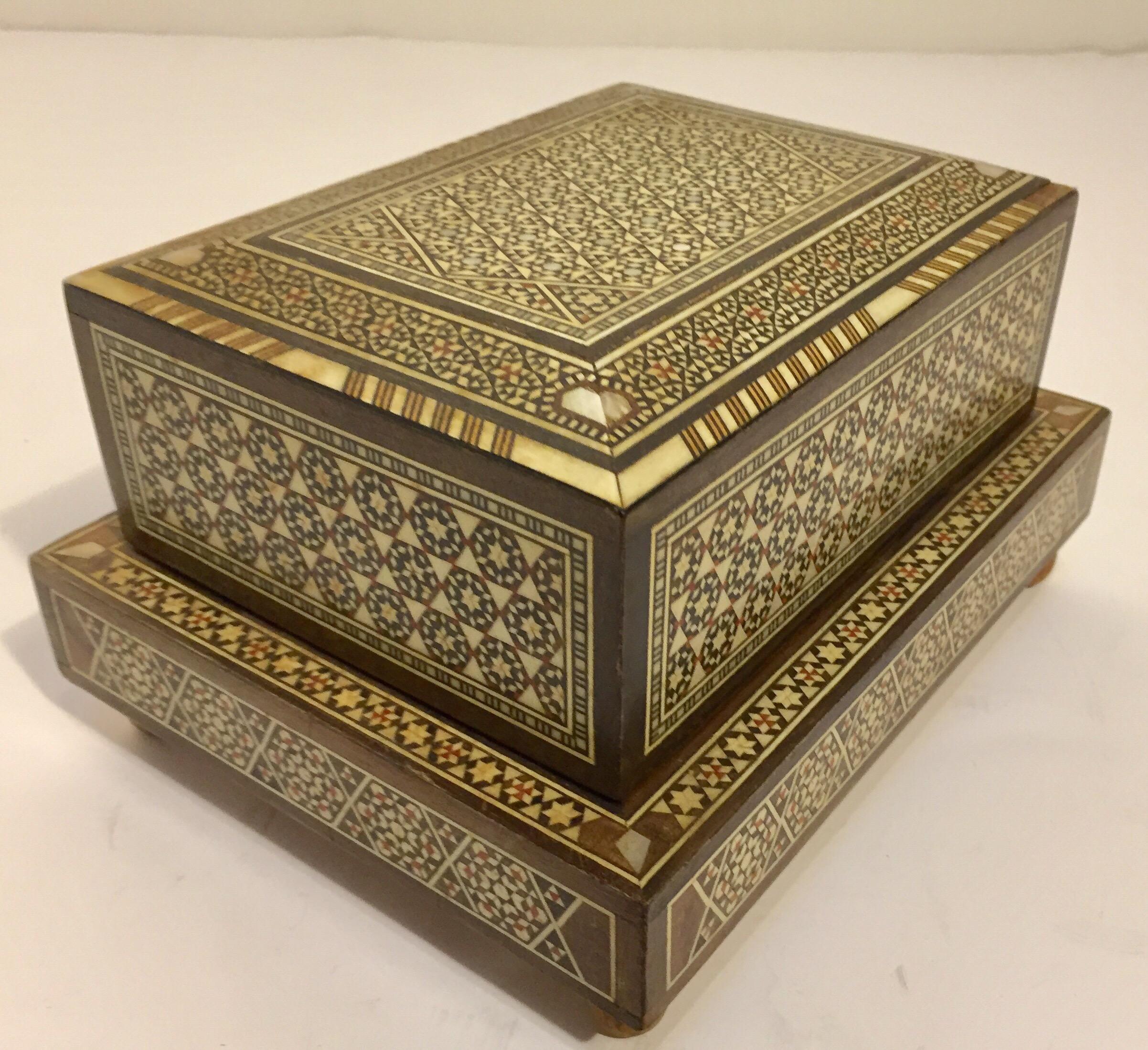 Vintage Syrian Sadeli Mother of Pearl Inlay Cigarettes Music Box 5