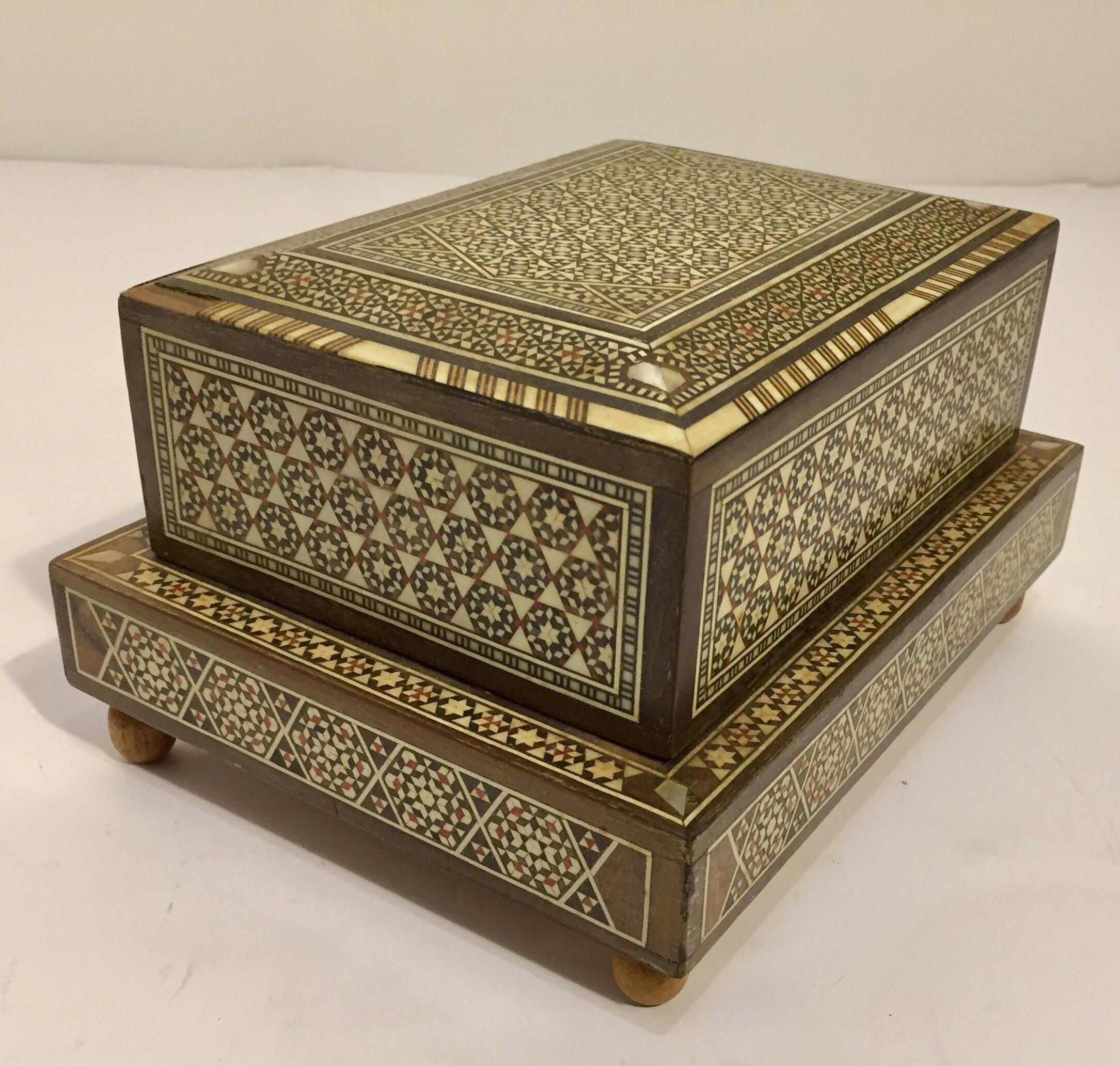 20th Century Vintage Syrian Sadeli Mother of Pearl Inlay Cigarettes Music Box