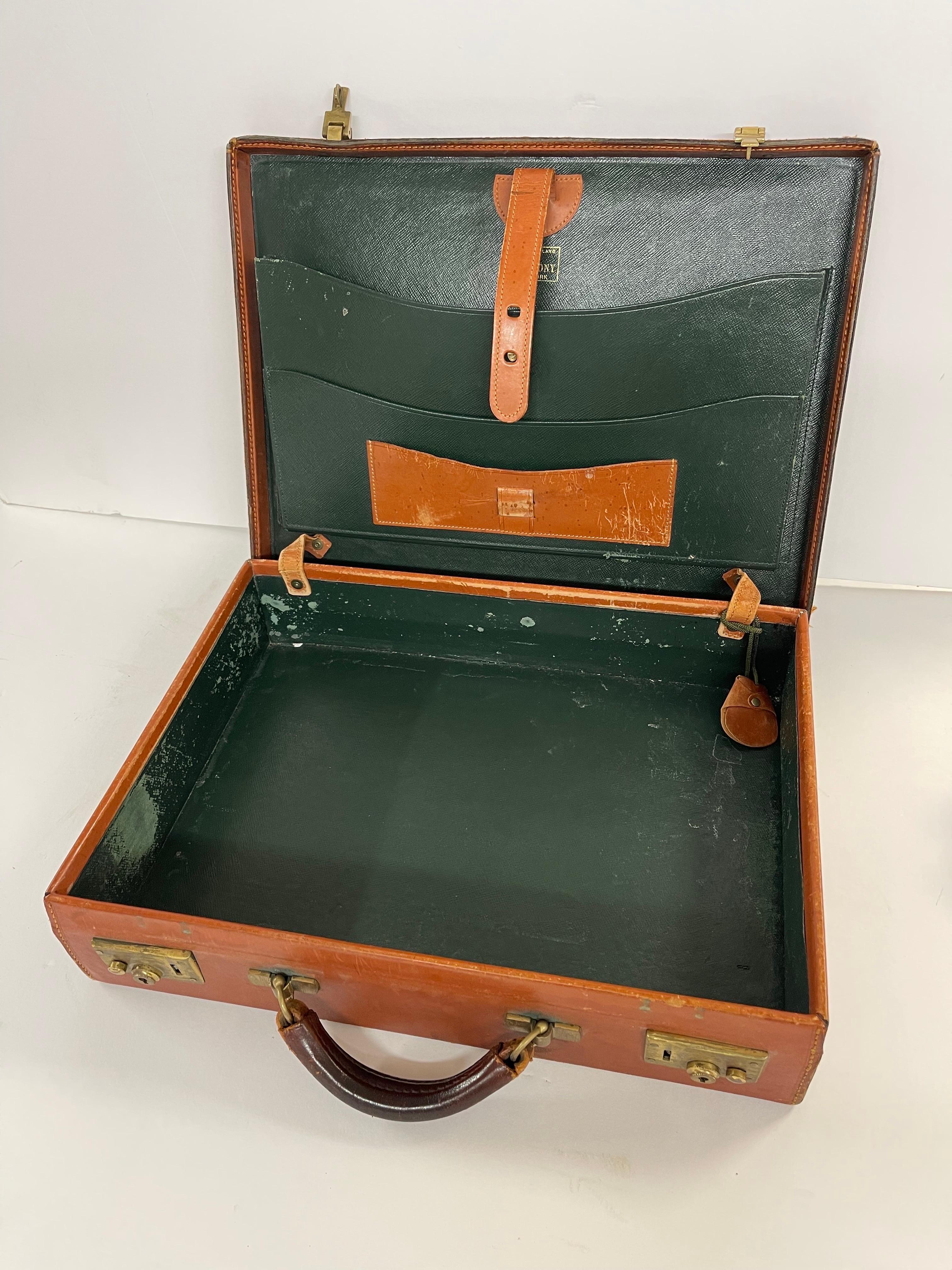 Vintage T. Anthony Leather Briefcase Made in England For Sale 10