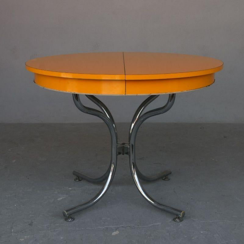 Vintage 1970 table in chromed metal and orange top accepts 2 extensions. Height dimension 76 cm for a diameter of 100 cm.

Additional information:
Style: Vintage 1970
Material: Marble & Onyx, Metal & Wrought iron.