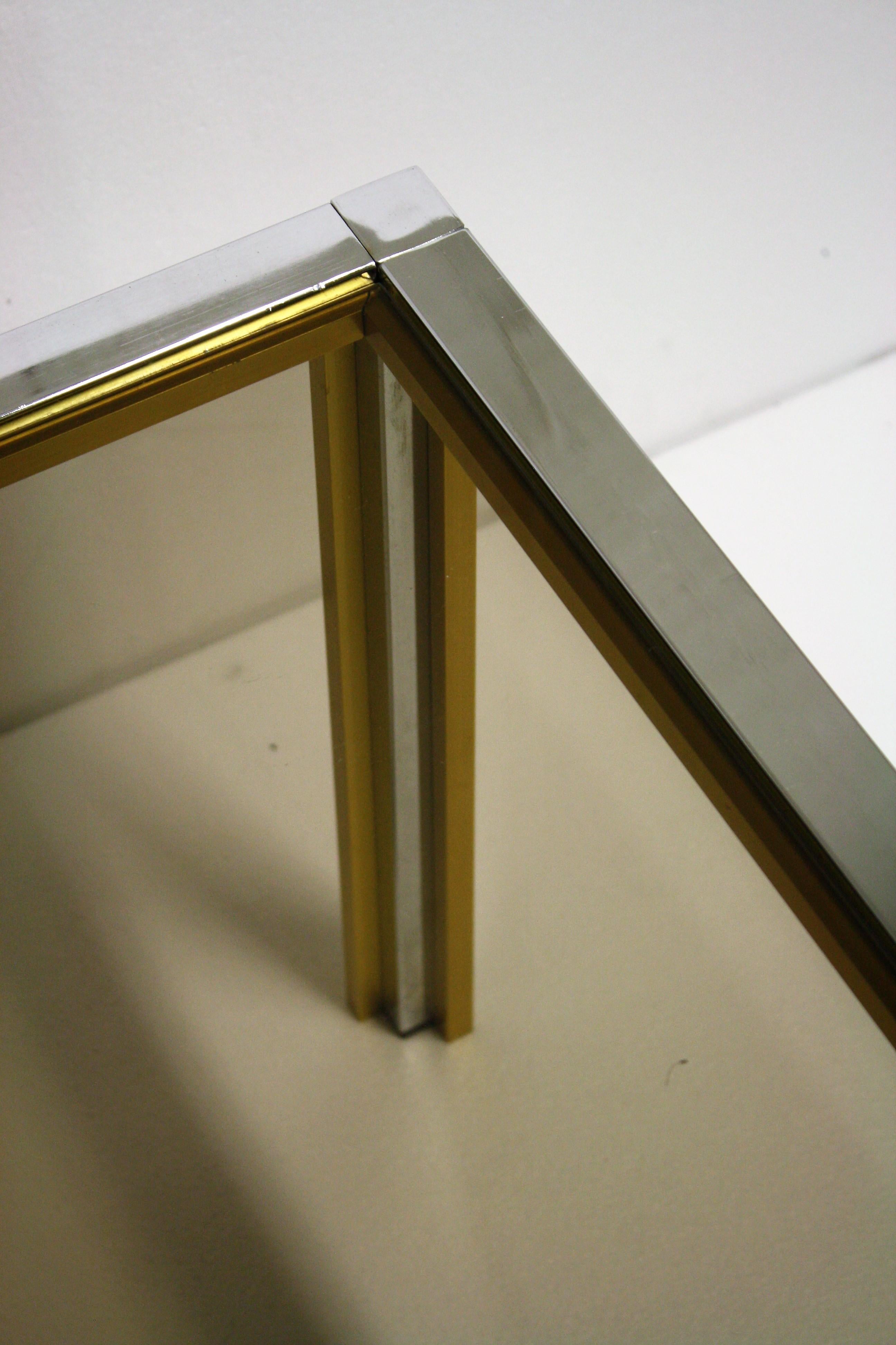 Brass and chrome side table with smoked glass top by Renato Zevi.

Good condition.

1970s - Italy

Height: 52 cm/20.5