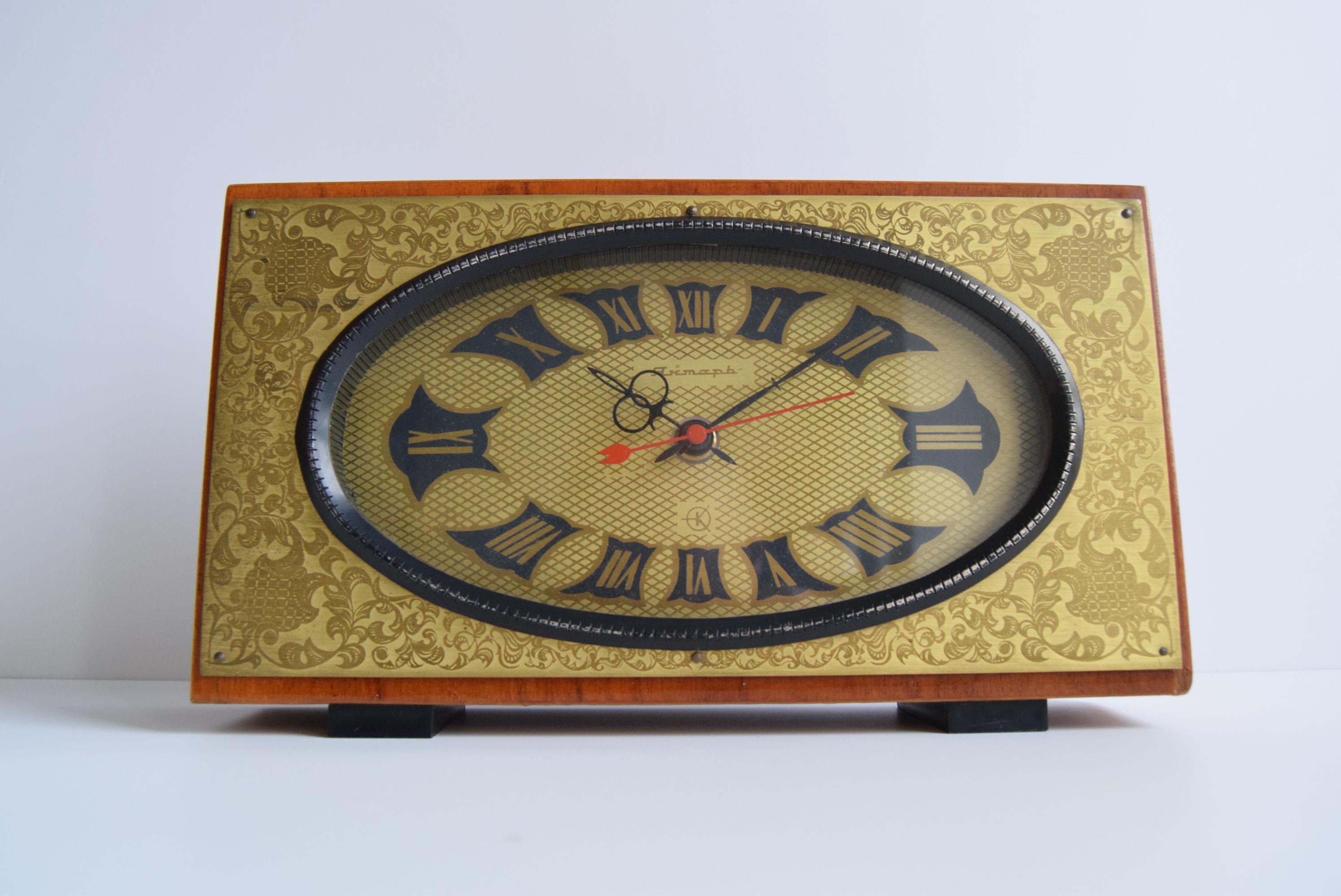 Vintage-Tischuhr, Russland, 1970er Jahre. (Moderne der Mitte des Jahrhunderts) im Angebot
