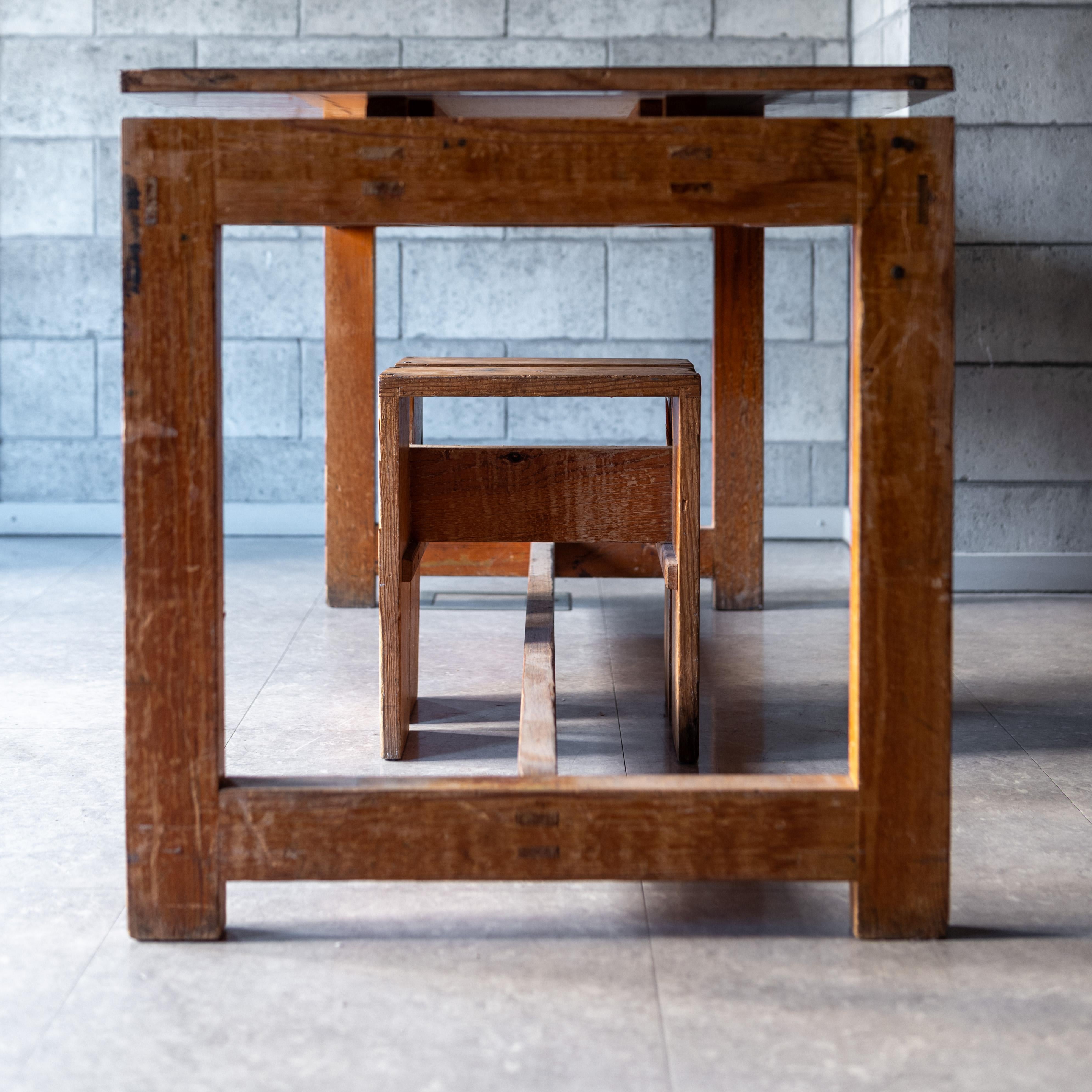 Escritorio de mesa vintage de la villa olímpica de Grenoble, 1968 en Bueno estado para la venta en Tokyo, Tokyo