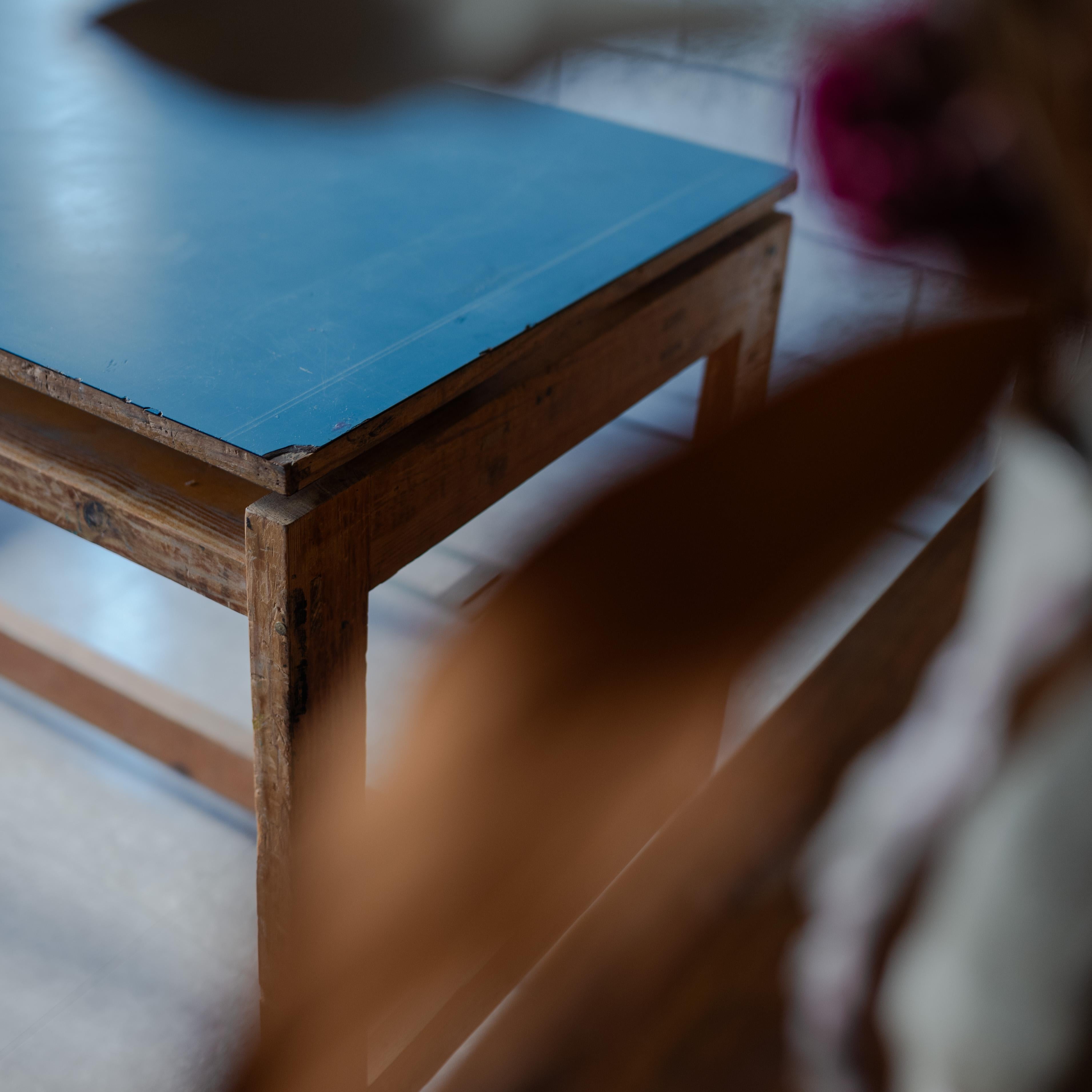 Escritorio de mesa vintage de la villa olímpica de Grenoble, 1968 Madera en venta