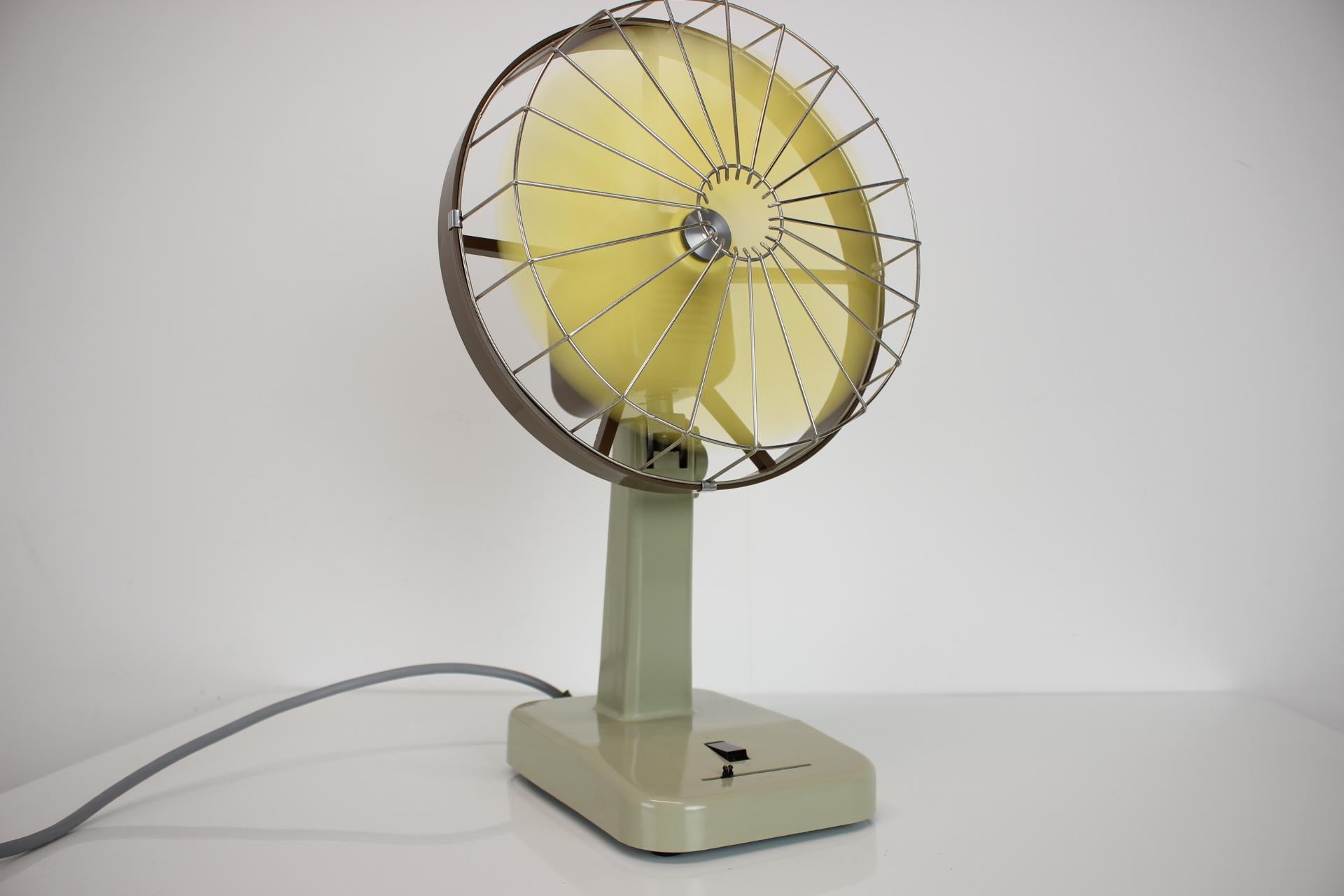 Vintage Tischventilator von STROJSMALT, 1950er Jahre (Tschechisch) im Angebot