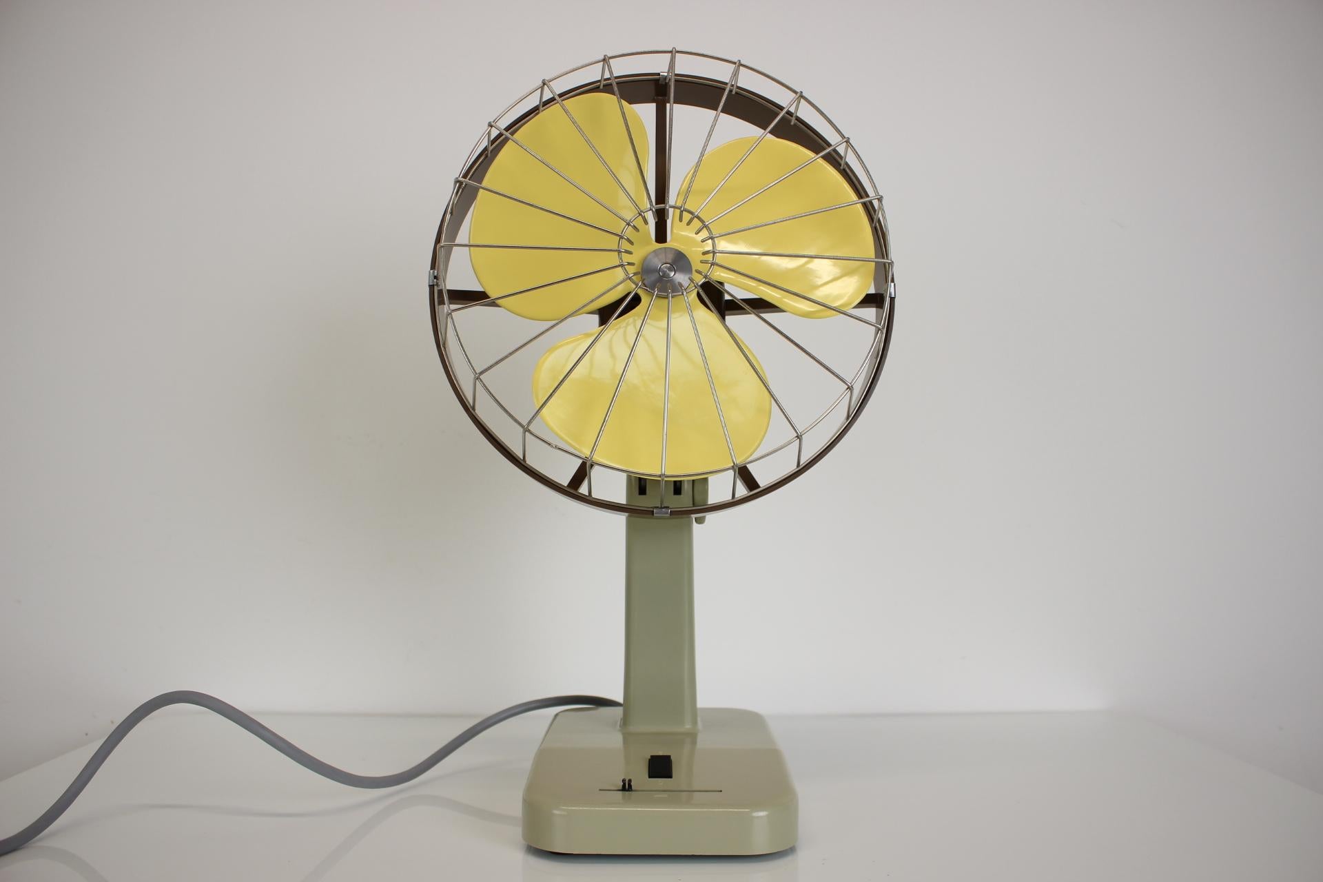 Vintage Tischventilator von STROJSMALT, 1950er Jahre im Zustand „Gut“ im Angebot in Praha, CZ