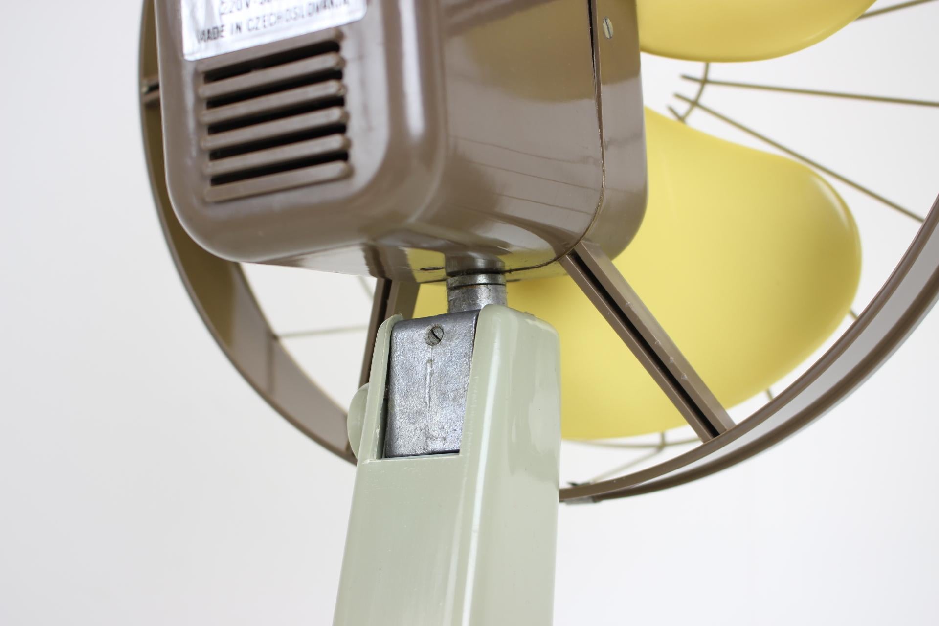Vintage Tischventilator von STROJSMALT, 1950er Jahre im Angebot 1