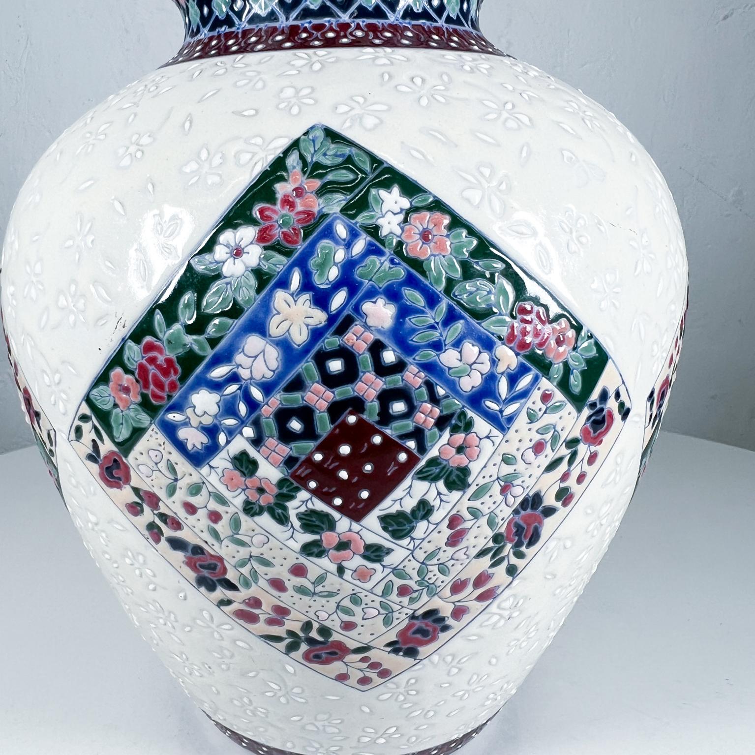 Vintage Table Lamp Asian Ceramic Pottery Pretty Floral Design In Good Condition In Chula Vista, CA