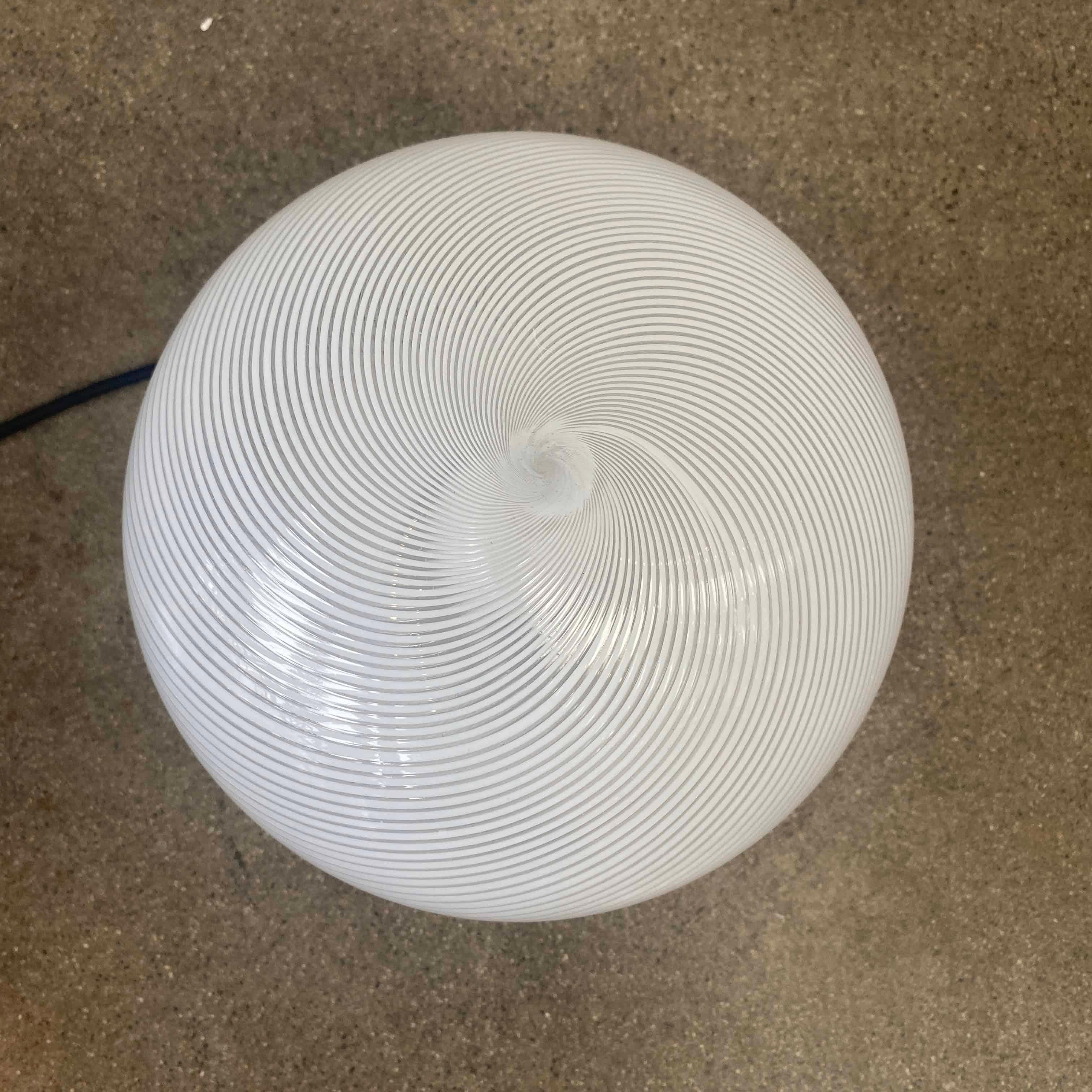 Lampe de table vintage attribuée à Venini, Italie, années 1970 Bon état - En vente à San Juan Capistrano, CA