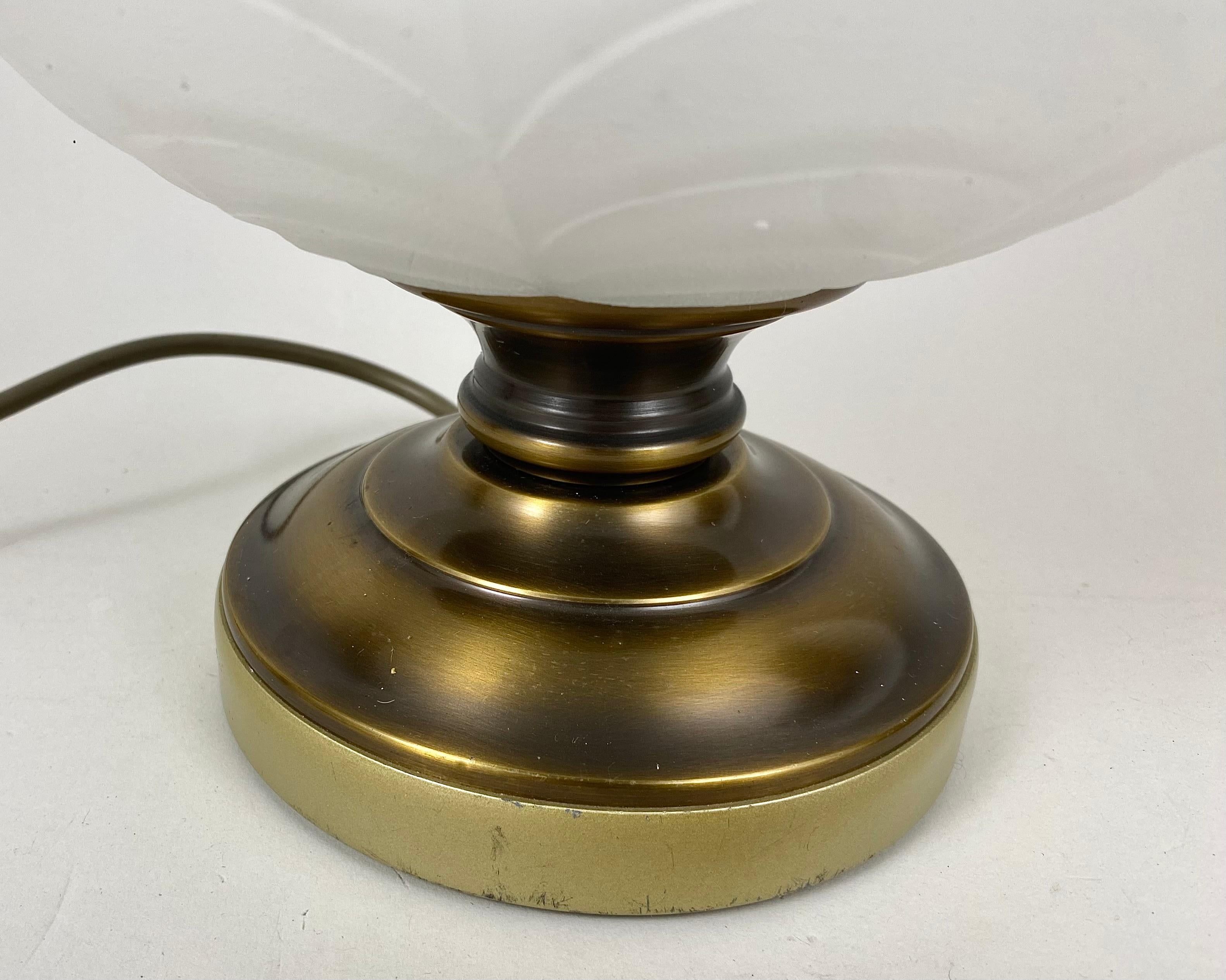 Vintage Table Lamp Brass & Frosted Glass Art Deco by Deknudt, Belgium, 70s In Excellent Condition For Sale In Bastogne, BE