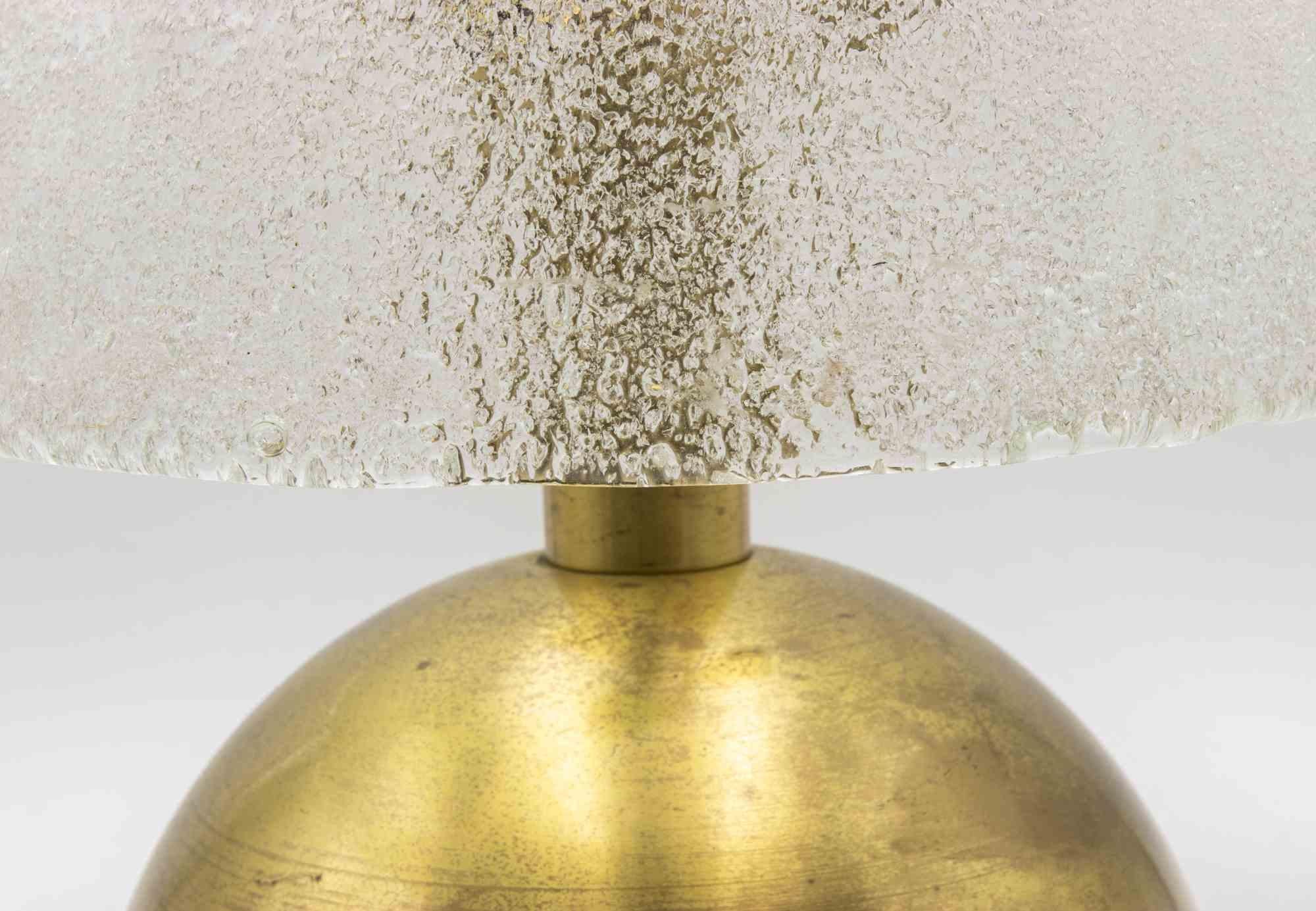 Lampada da tavolo vintage di Angelo Brotto, realizzata in Italia negli anni Cinquanta.

Ottone e vetro.

Condizioni molto buone e funzionanti.