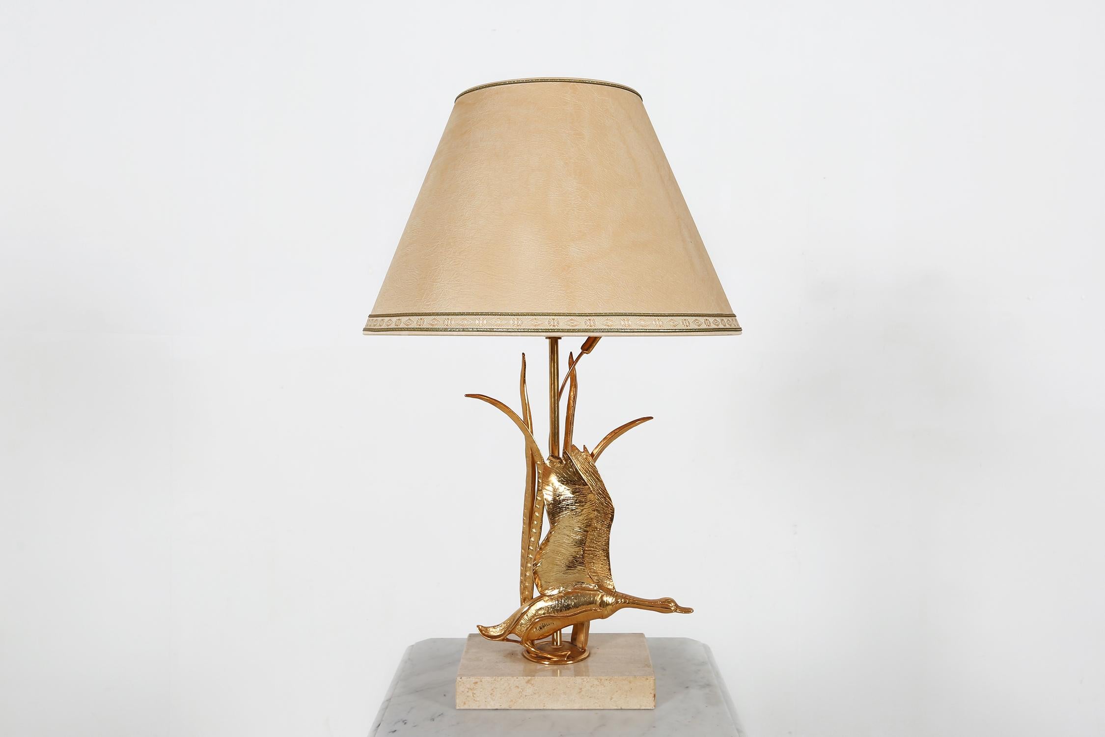 Vintage table lamp by Italian designer Lanciotto Galeotti.
Made of a travertine base and a brass swan. Beautiful details and high quality finish.