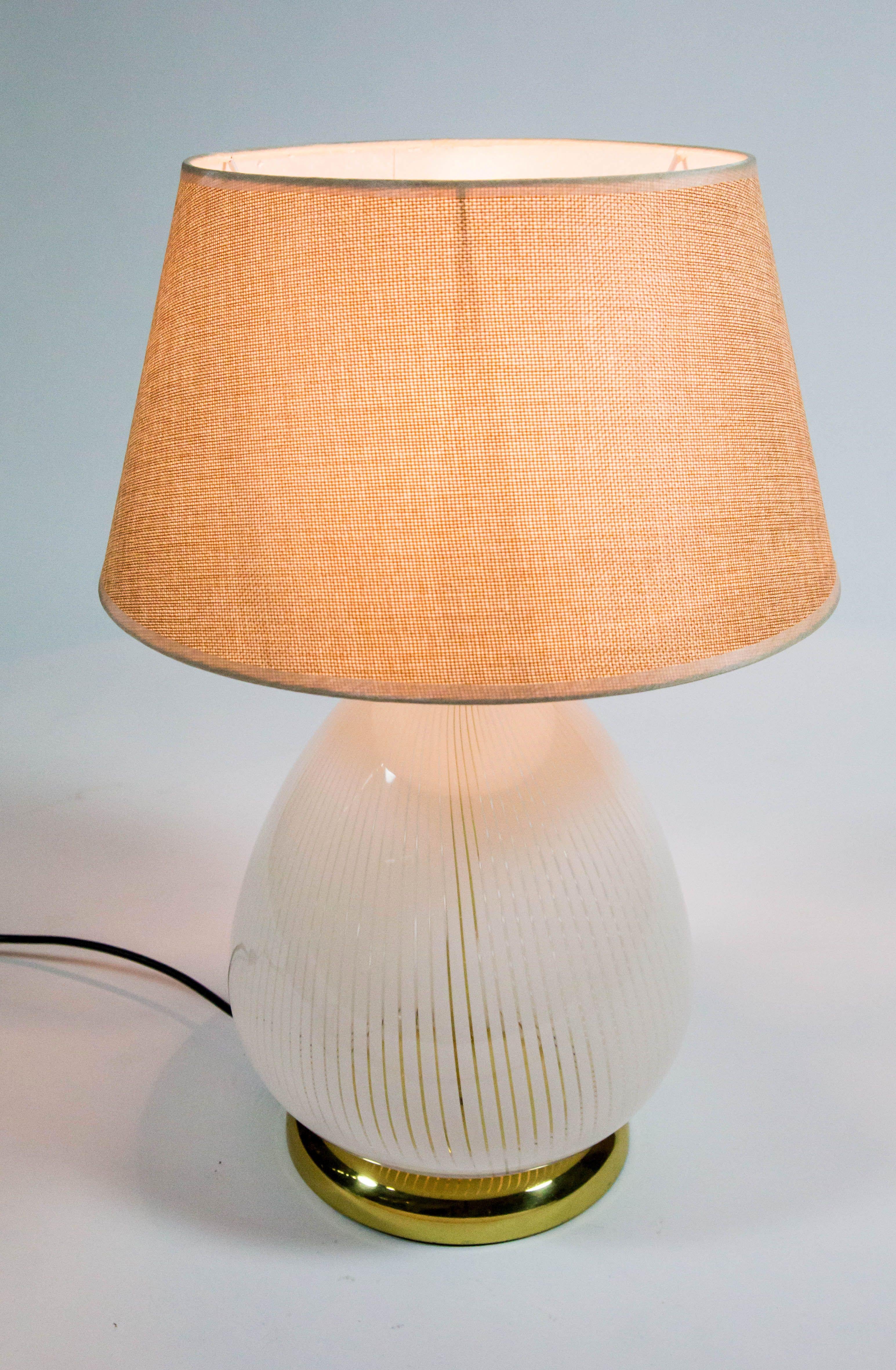 Vintage table lamp by Massimo Vignelli, 1956. This glass body lamp has a copper base, and is in great condition.

This vintage item is in its original state. It has no defects and no restorations. European plug (up to 250V).

Massimo Vignelli is