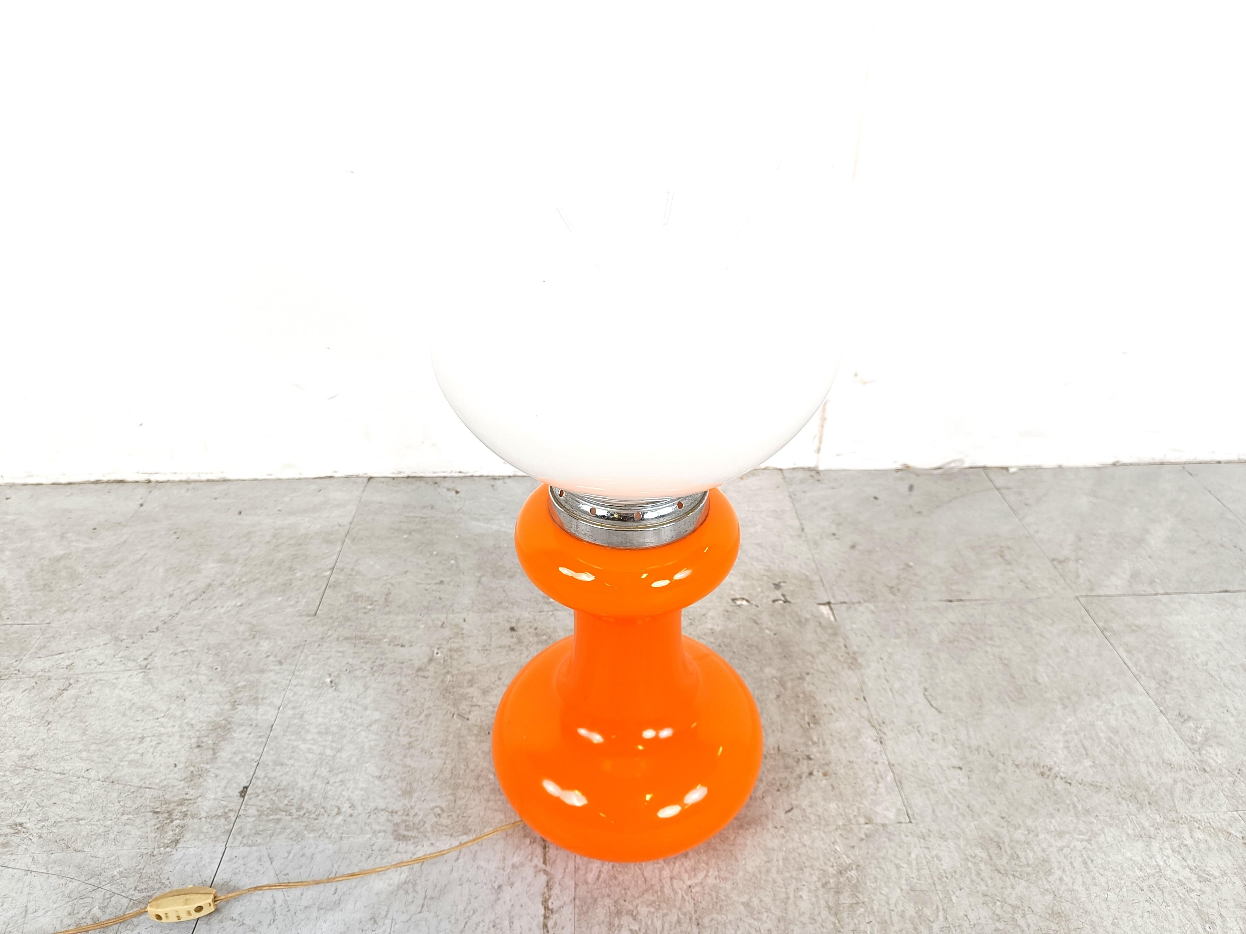 Mid century table lamp by Mazzega with white and orange opaline glass and chrome.

Beautiful mid century lamp which emits a soft dim light.

Good condition, tested and ready to use.

1960s - Italy

Height: 65cm/59.59