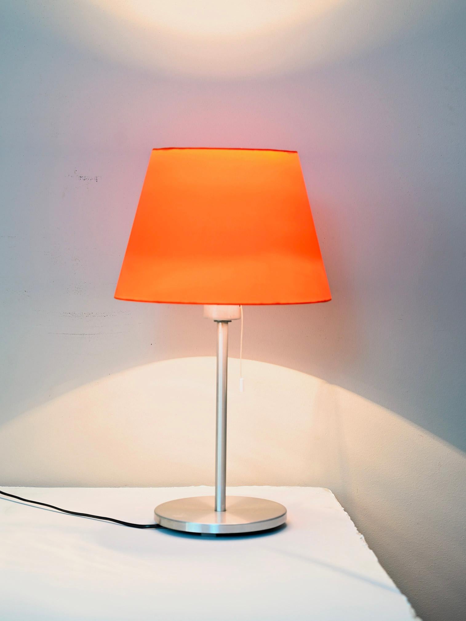 Scandinave moderne Lampe de table vintage en vente