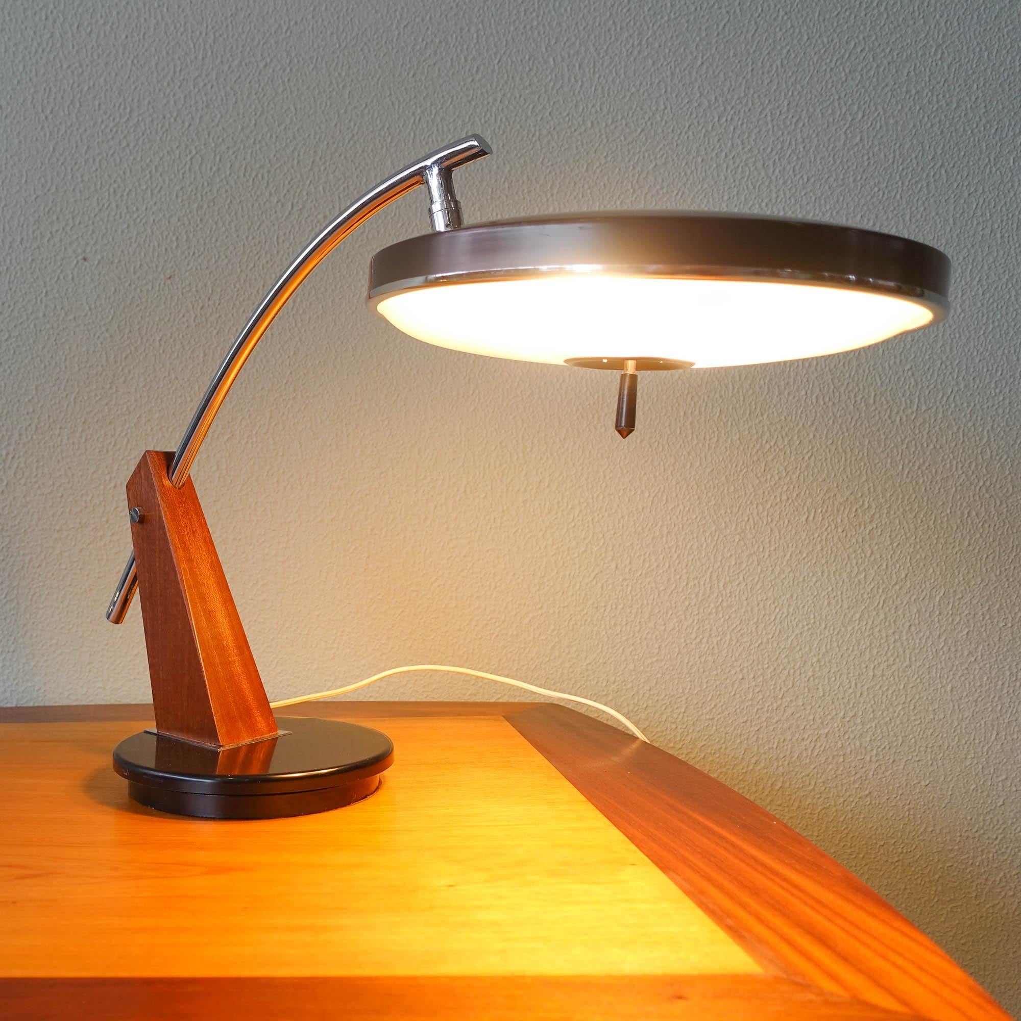 Espagnol Lampe de table vintage de Lupela, années 1960