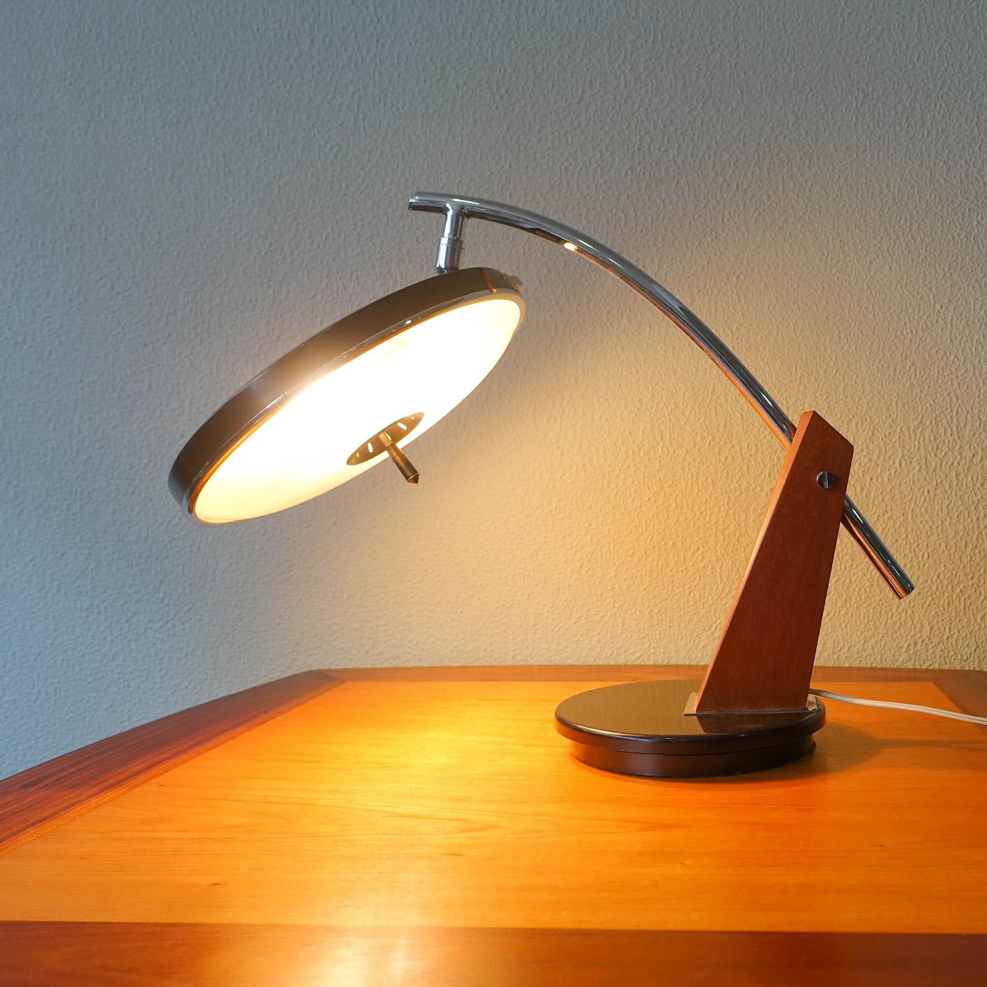 Aluminium Lampe de table vintage de Lupela, années 1960