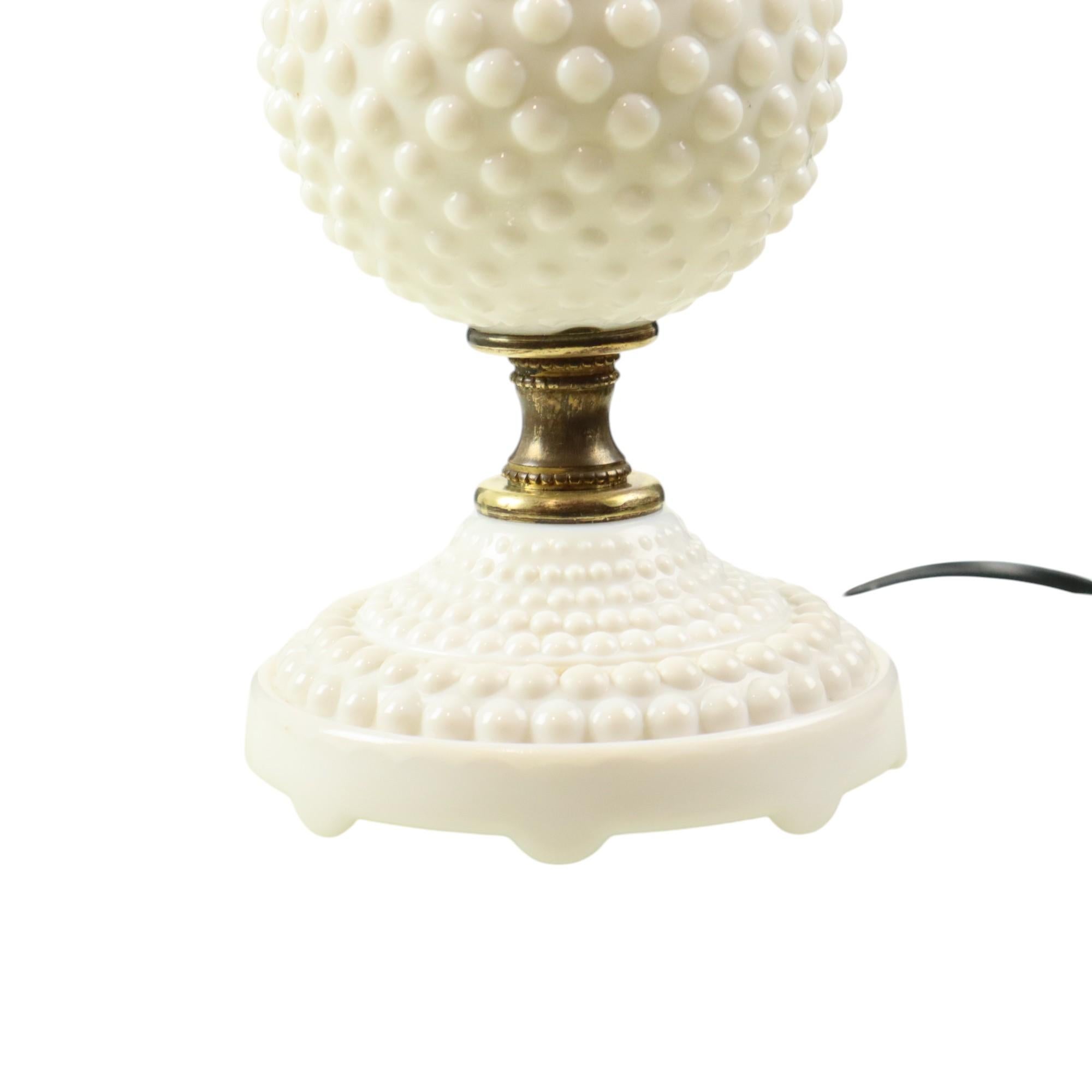Vintage Table Lamp Frosted Milk Glass Brass Hobnail 1970s In Good Condition For Sale In Poperinge, BE