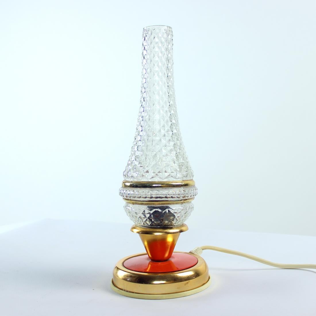 Bohémien Lampada da tavolo vintage in ottone e vetro, Cecoslovacchia, anni '60 in vendita