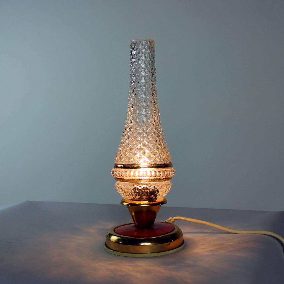 Metà XX secolo Lampada da tavolo vintage in ottone e vetro, Cecoslovacchia, anni '60 in vendita