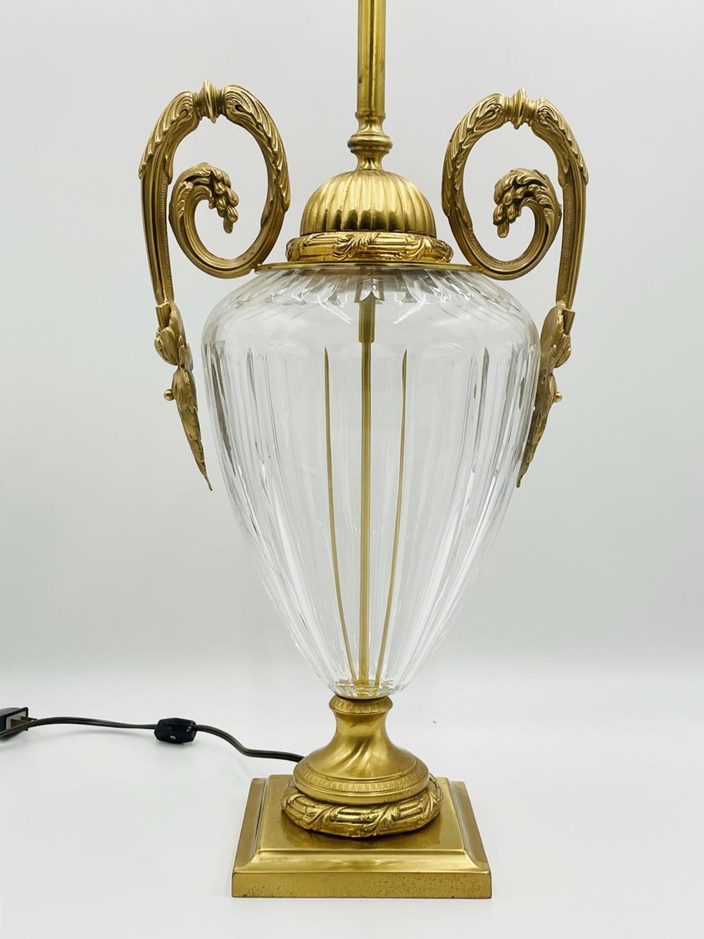 Bronze Lampe de bureau vintage en cristal et bronze de Leone Aliotti en vente