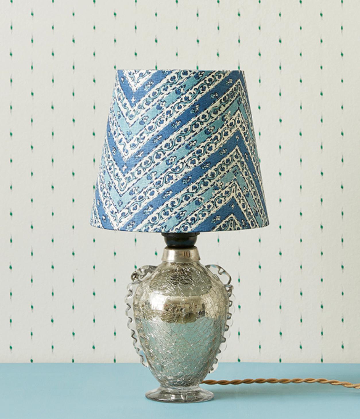 Sweden, Vintage

Mercury glass table lamp with customized shade by The Apartment.

H 36 x Ø 20 cm