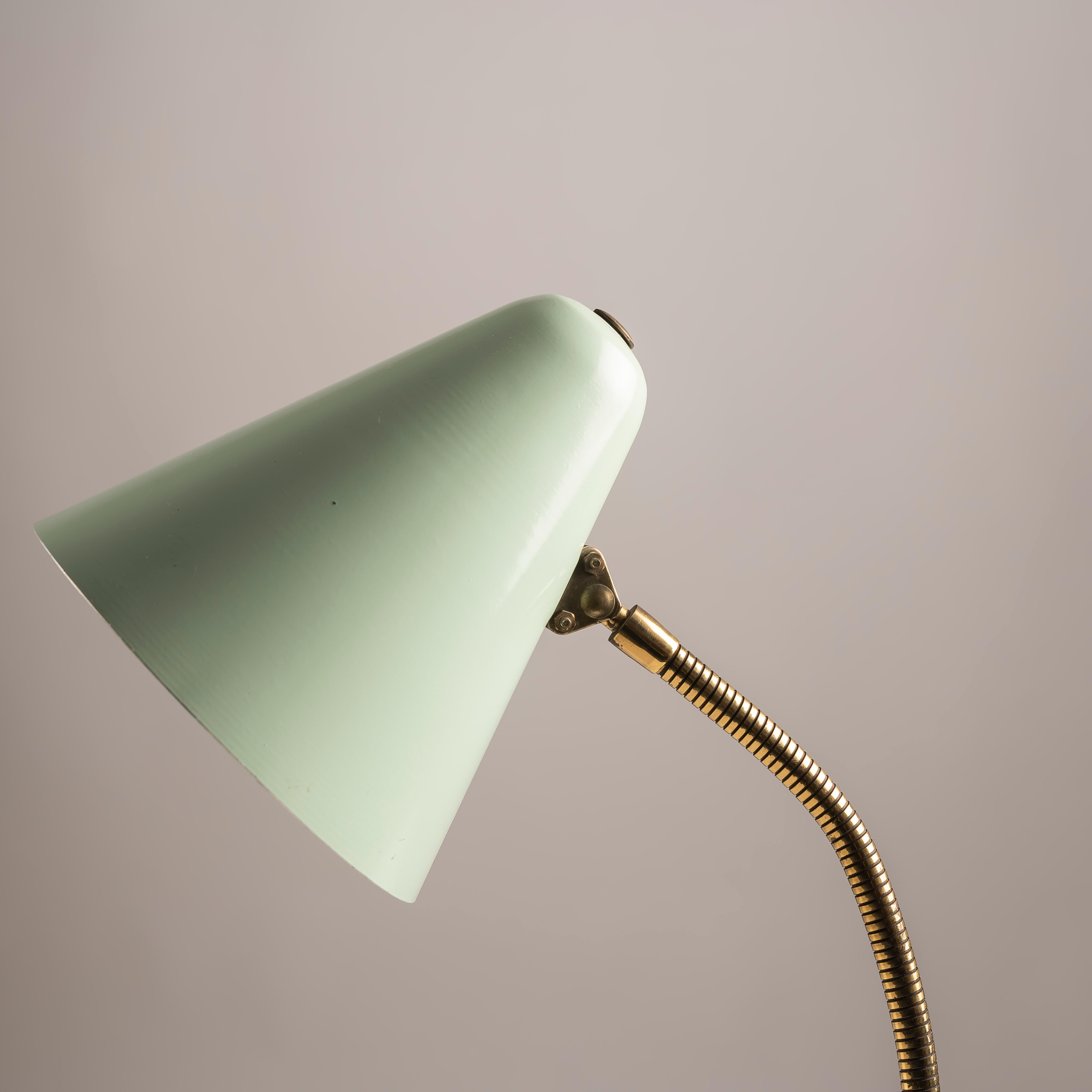 Vintage-Tischlampe im Stil von Stilnovo, 1950er Jahre (Lackiert) im Angebot