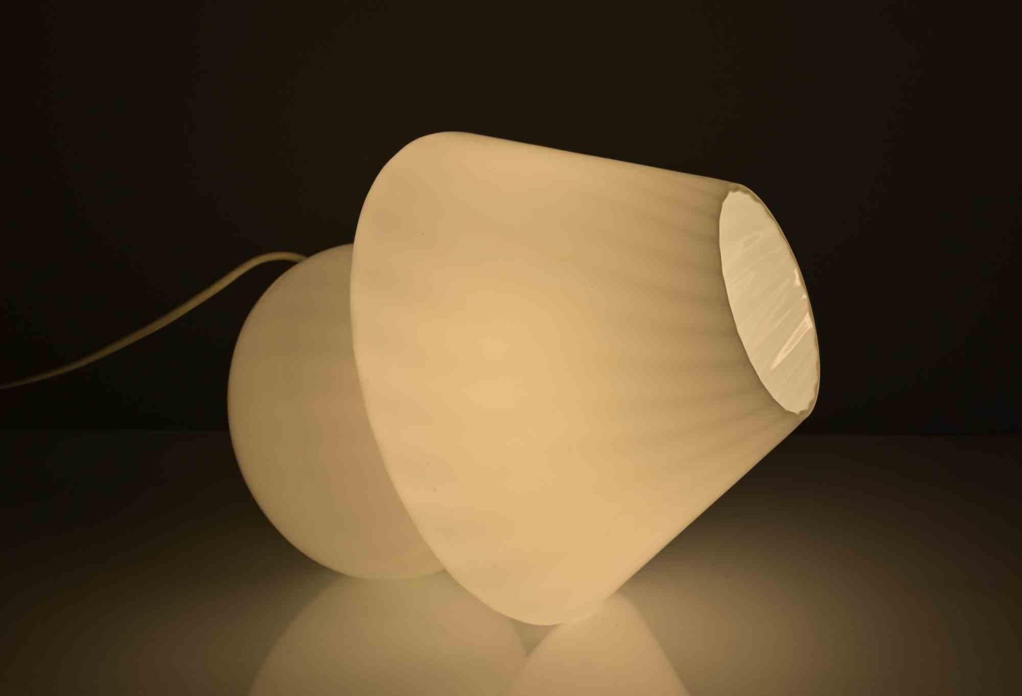 Vintage Table Lamp in White Glass, Murano, Italy, 1970s In Good Condition For Sale In Roma, IT