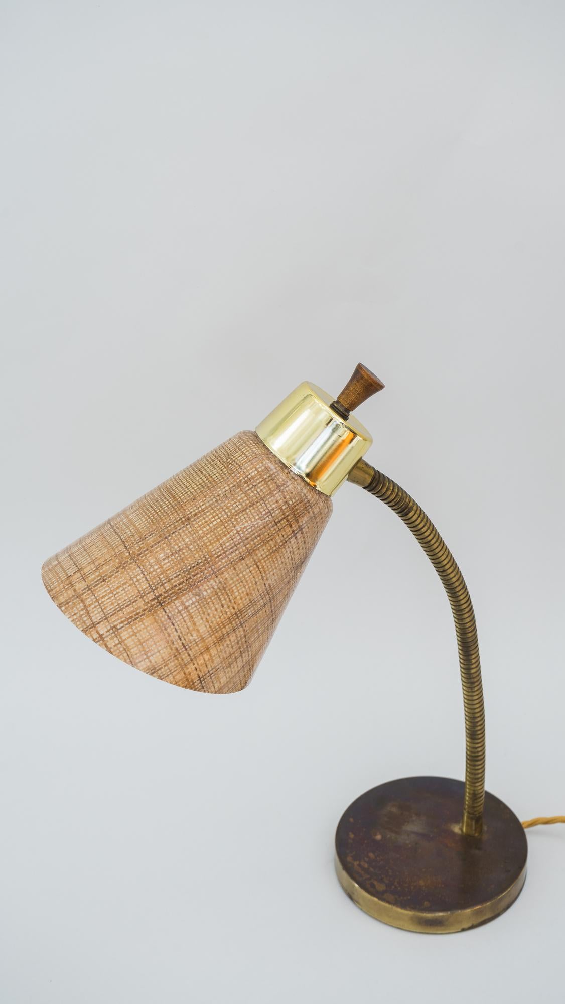 Vintage Tischlampe, italienisch, ca. 1960er Jahre
Polyester-Schirm
Ursprünglicher Zustand.