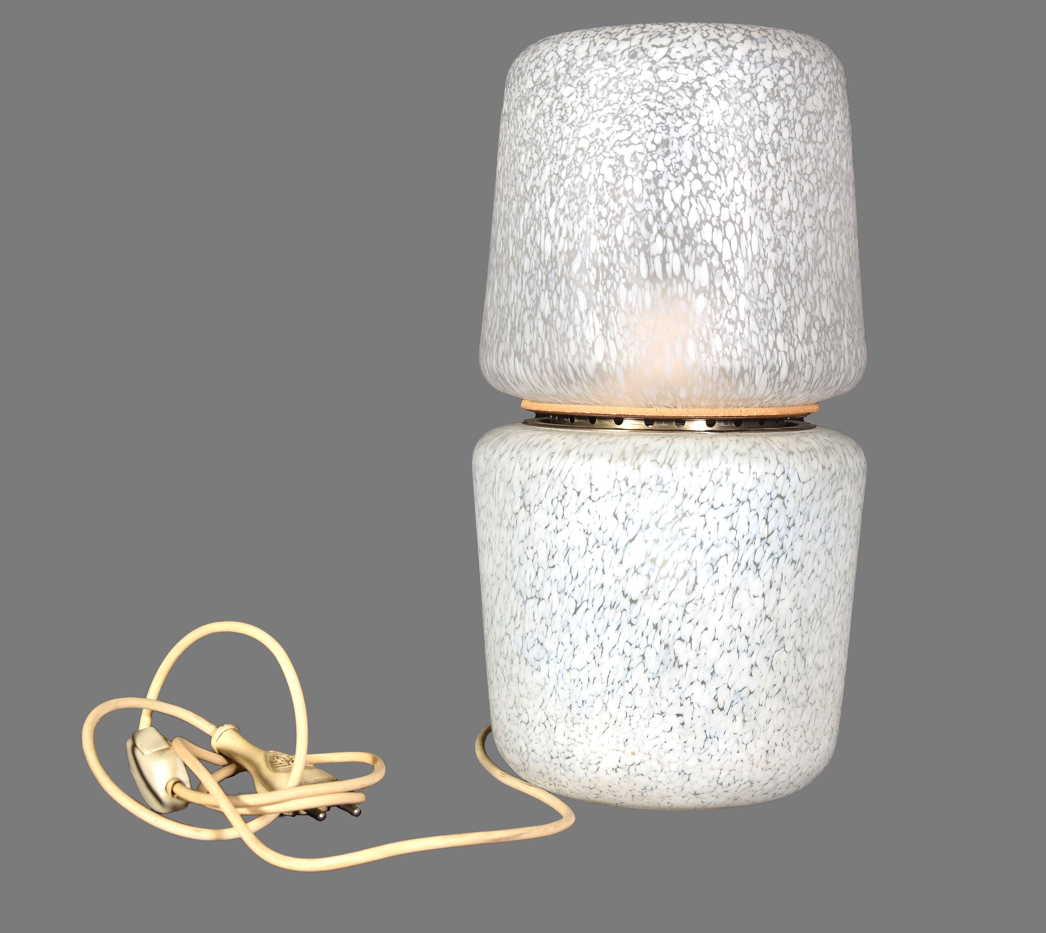 This vintage table lamp is a refined design lamp manufactured in Italy in the 1960s.

White ceramic table lamp whose soft lighting can suddenly draw the eye of your guests and give to your home a touch of elegance.

Dimensions: cm 20 x 30 x 20.