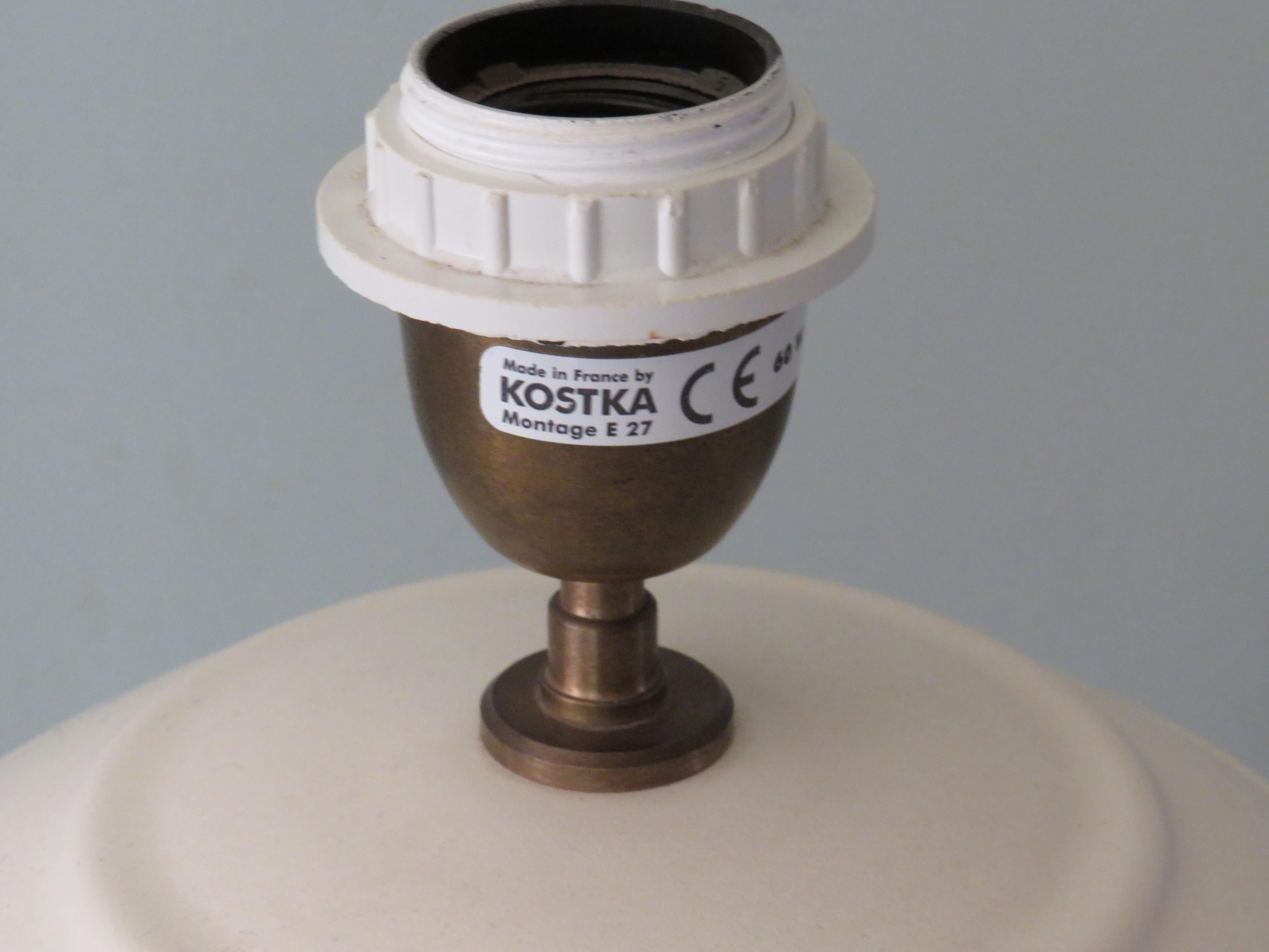 Lampe de bureau vintage Kostka en céramique crème avec un nouvel abat-jour personnalisé en vente 1