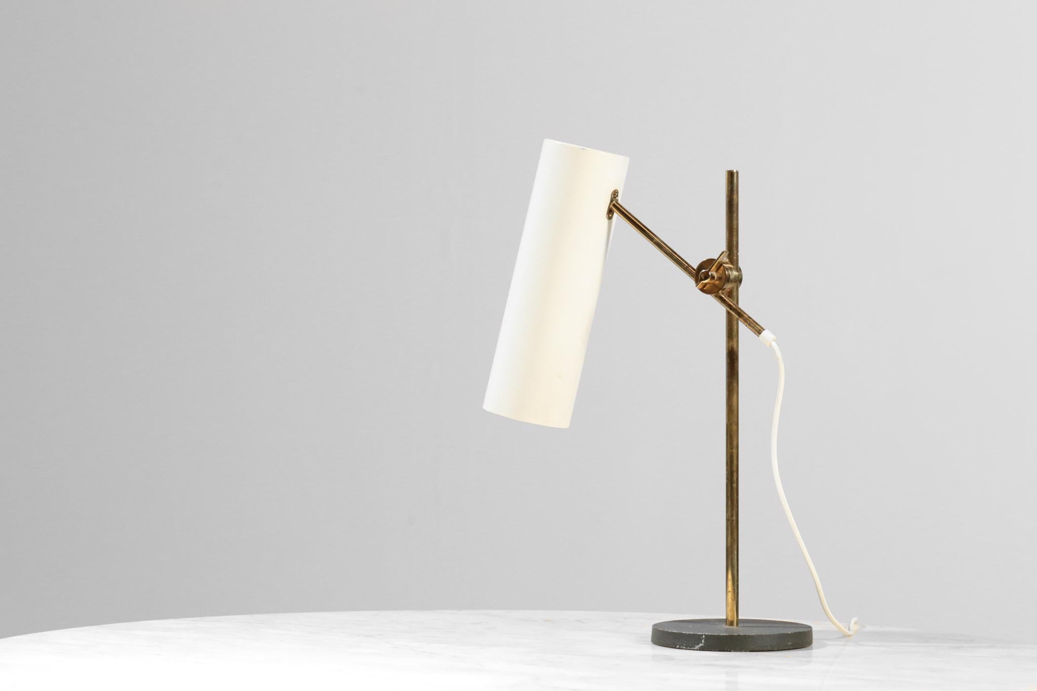 Vintage table lamp off white from 1960s.
Adjustable system.
Measures: Shade height 28 cm / diameter 9 cm.