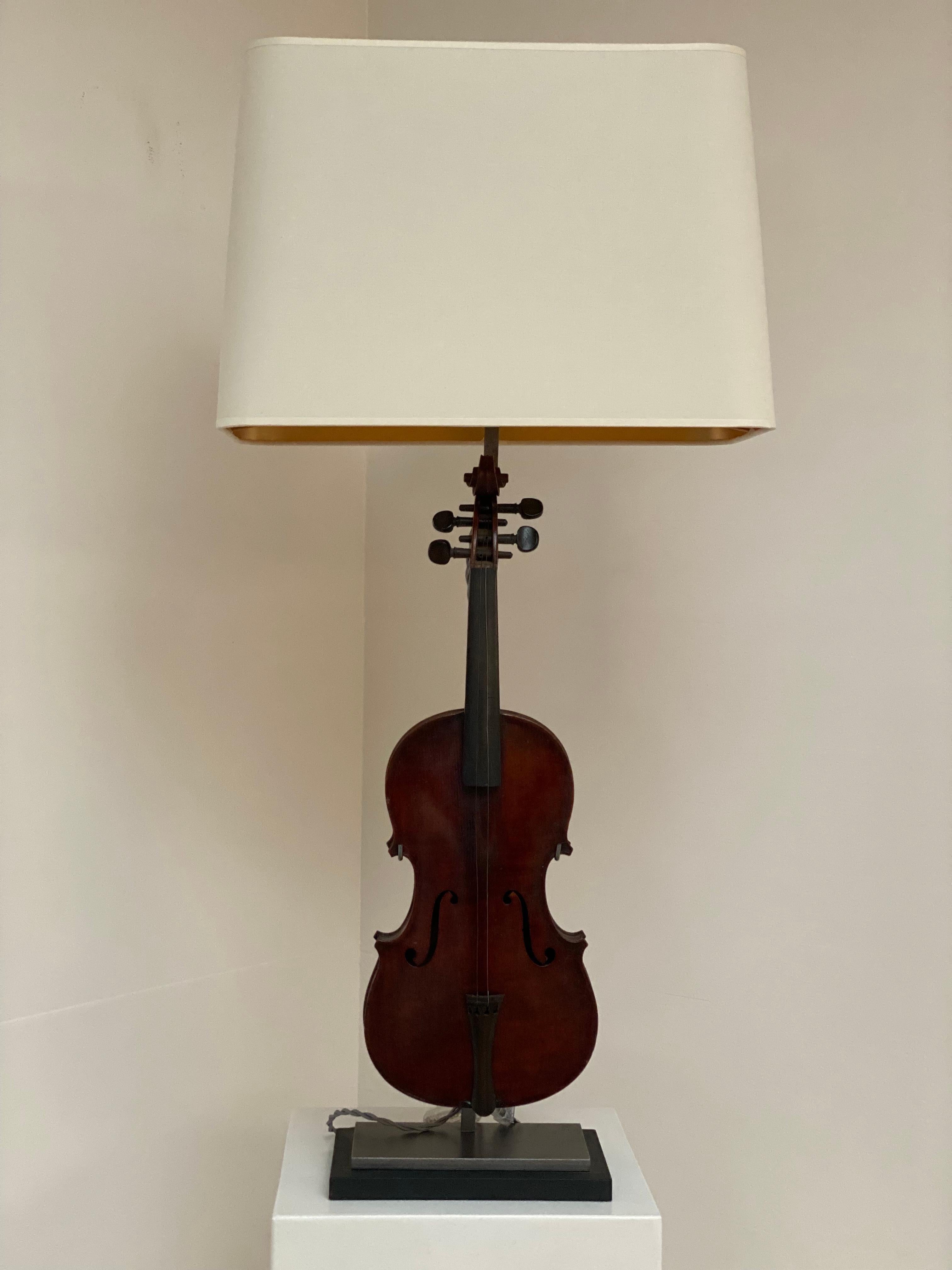 Vintage Table Lamp , Violin In Good Condition For Sale In Schellebelle, BE
