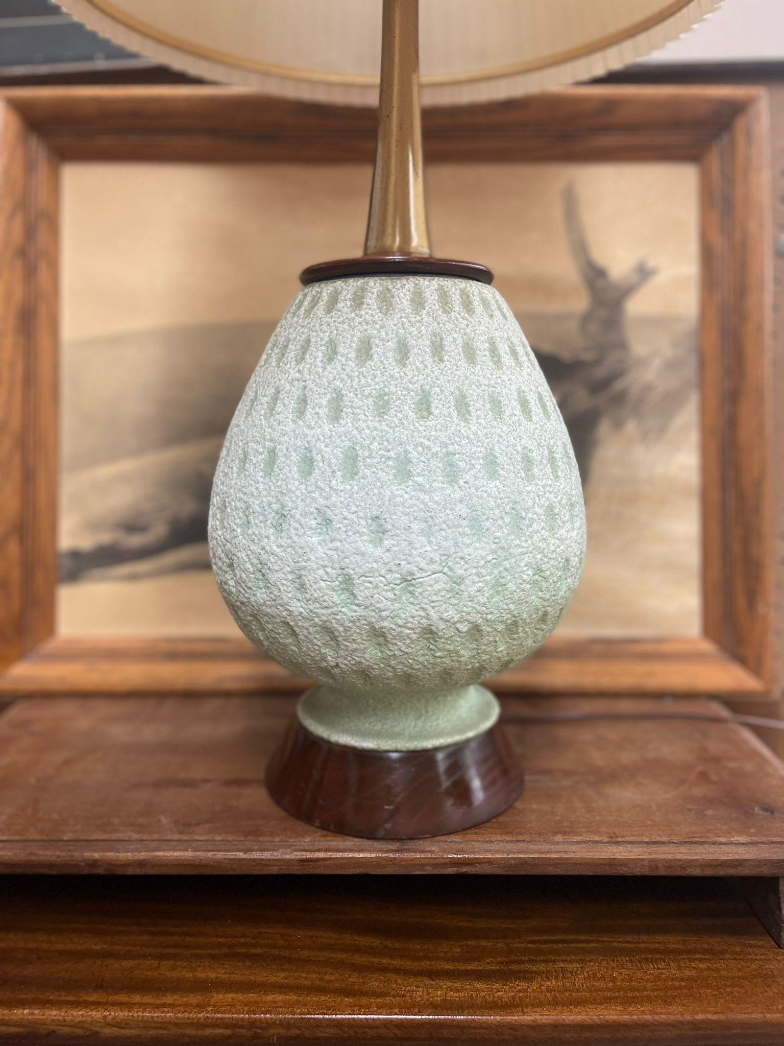 Mid-Century Modern Vintage Table Lamp With Ceramic Base and Walnut Toned Wood Accents. For Sale