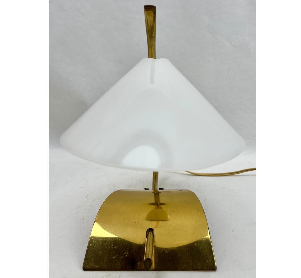 Vintage Table Lamp with Milk-White Plexiglass Shade and Brass Fittings  In Good Condition For Sale In Verviers, BE