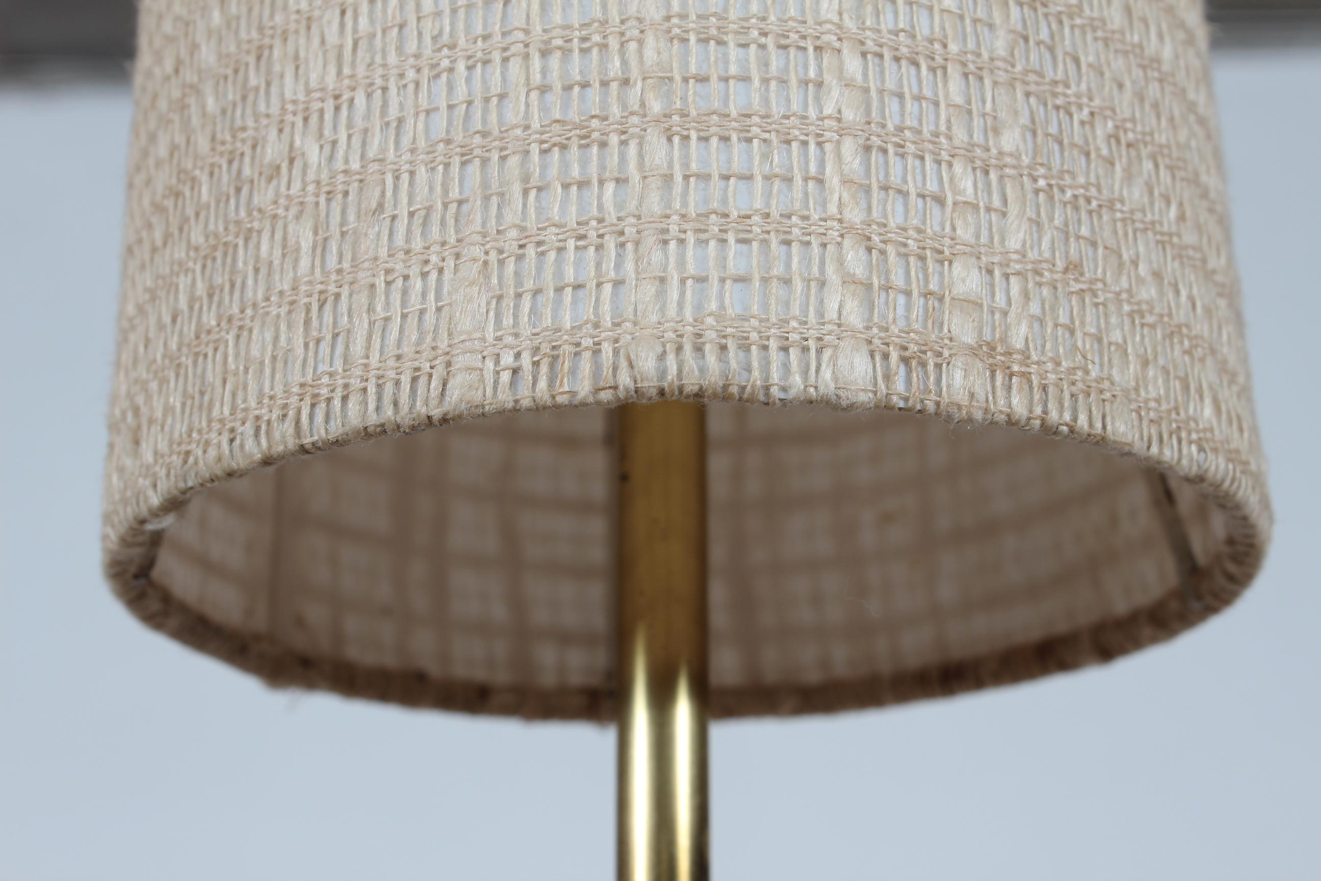 Vintage-Tischlampe mit schlanker zylindrischem, gewebtem Schirm, Dänemark, Mitte des Jahrhunderts 1960er Jahre (Moderne der Mitte des Jahrhunderts) im Angebot
