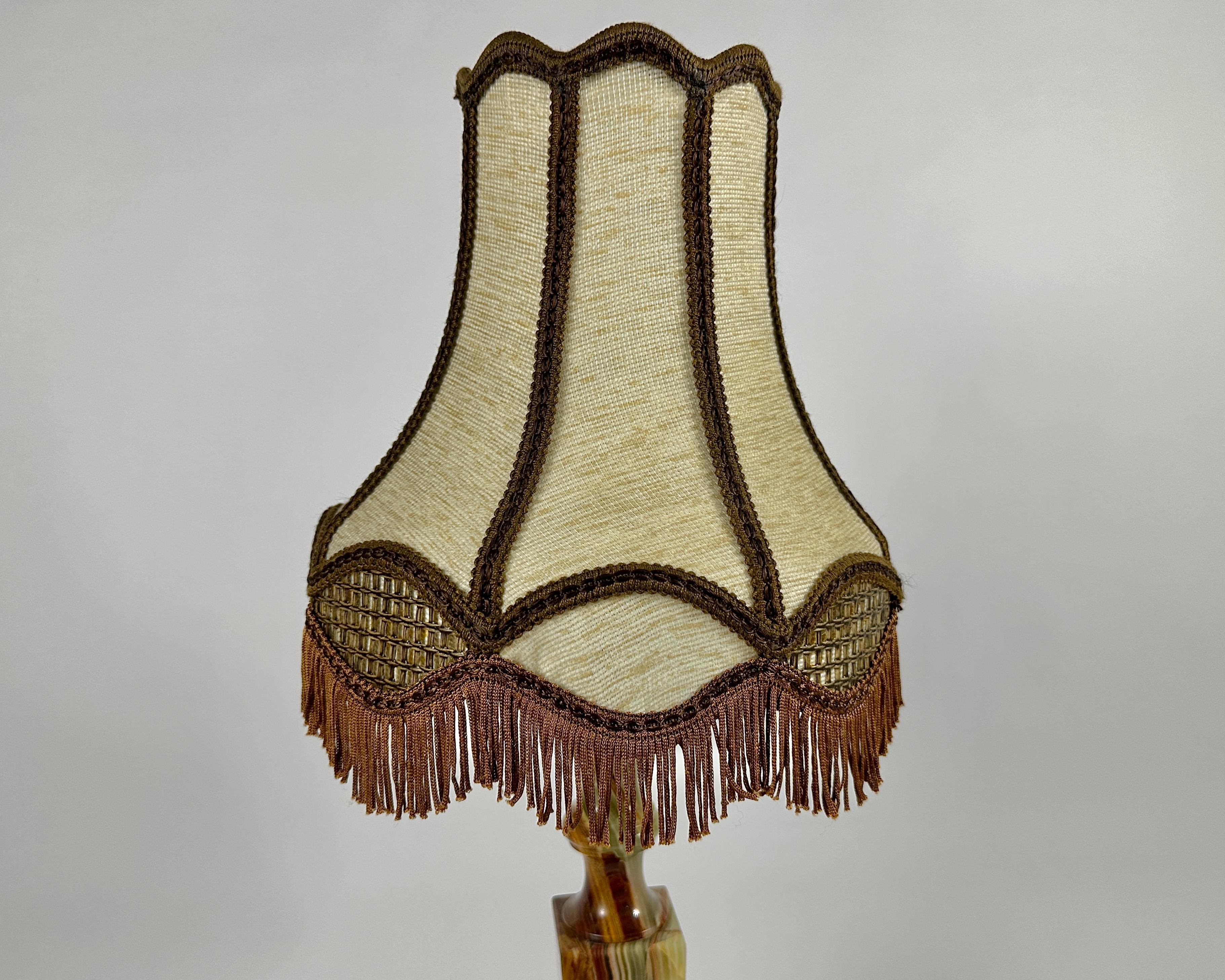 Belga Lampada da tavolo vintage con paralume in tessuto e base in onice, lampada da comodino, Belgio, anni '70 in vendita