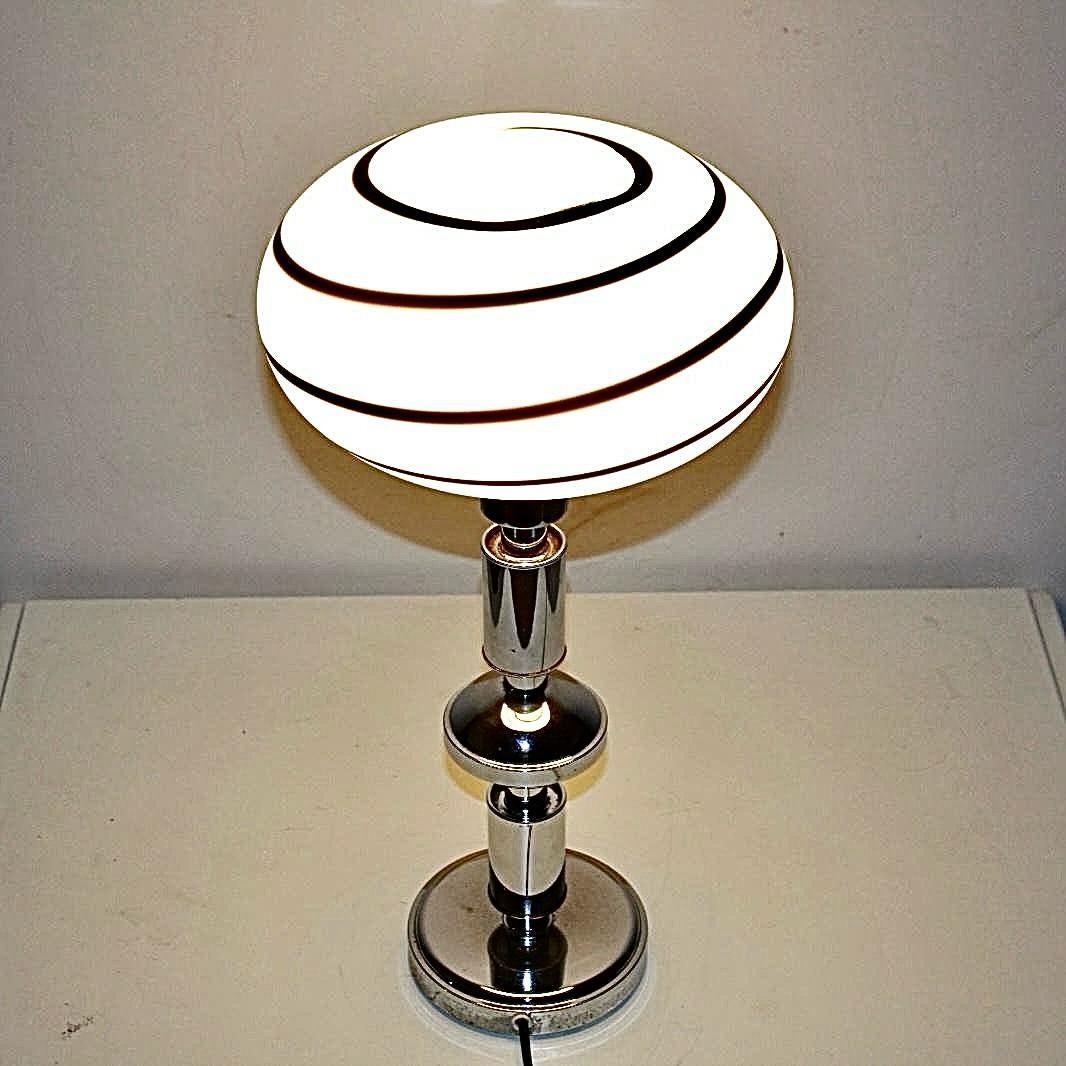 italien Lampe de table A Space avec verre de Murano noir et blanc, Italie, années 1970