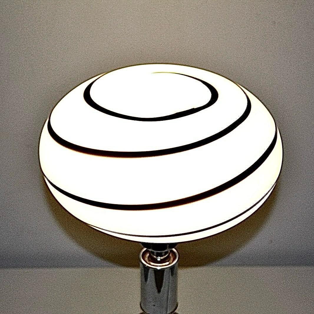 Lampe de table A Space avec verre de Murano noir et blanc, Italie, années 1970 2