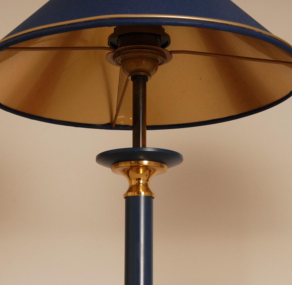 Ottone Lampade da tavolo vintage Oro e blu Lampade moderne italiane in ottone anni '70 una coppia in vendita