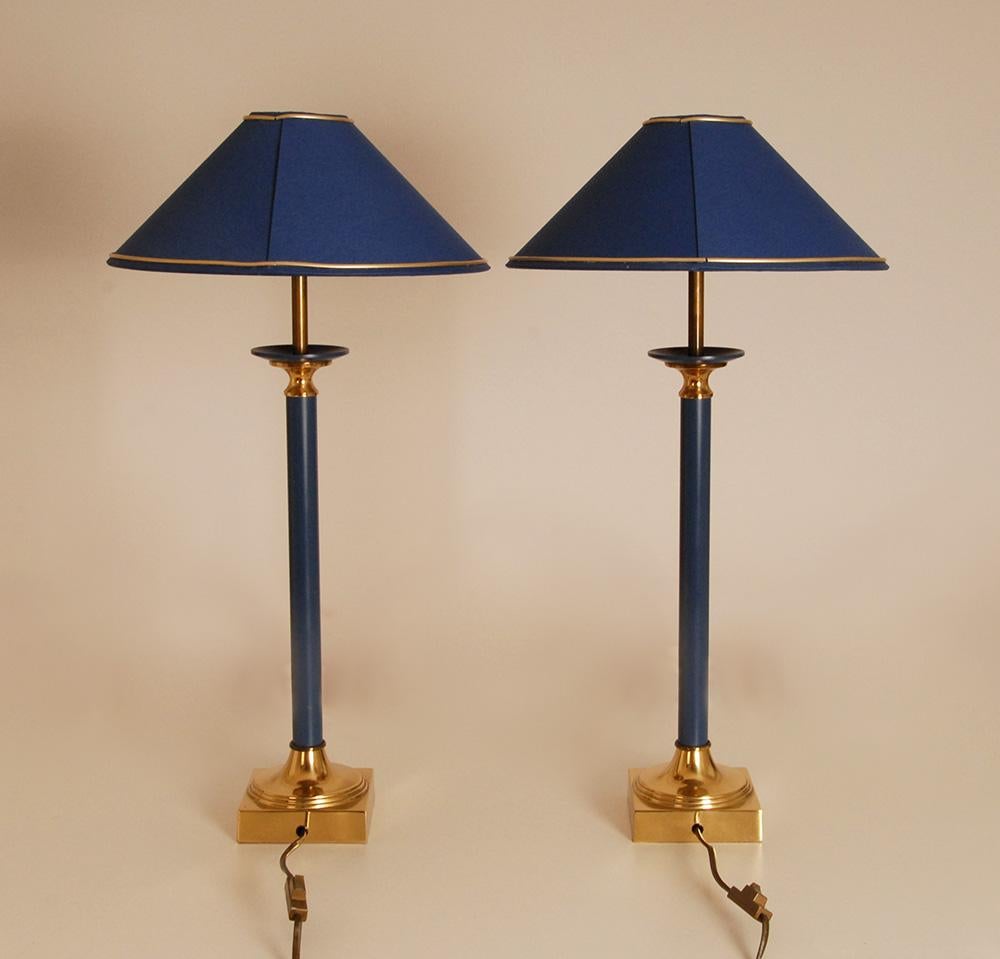 Lampade da tavolo vintage Oro e blu Lampade moderne italiane in ottone anni '70 una coppia in vendita 1