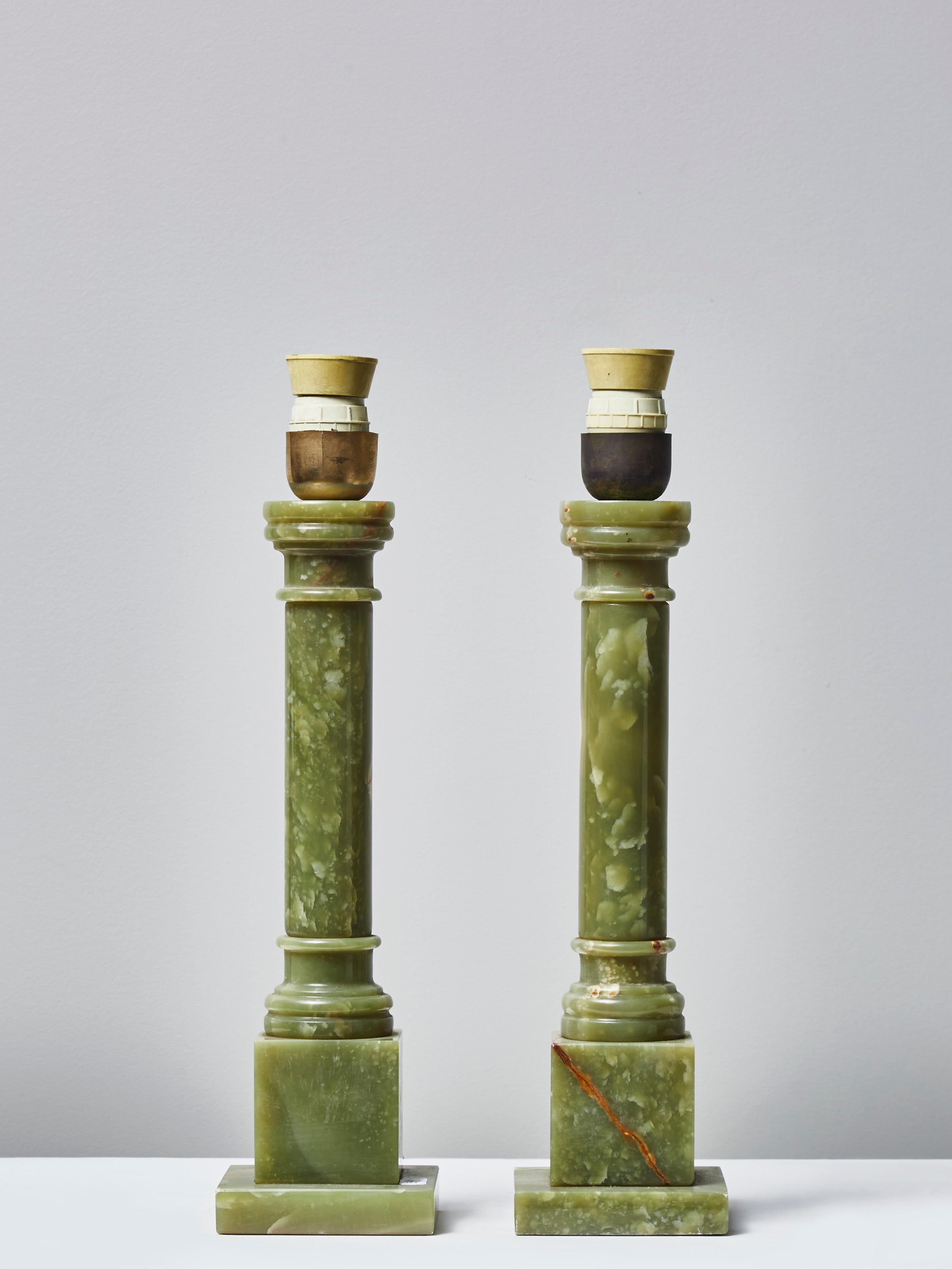 Vintage pair of table lamps in green onyx.
Italy, 1970s.