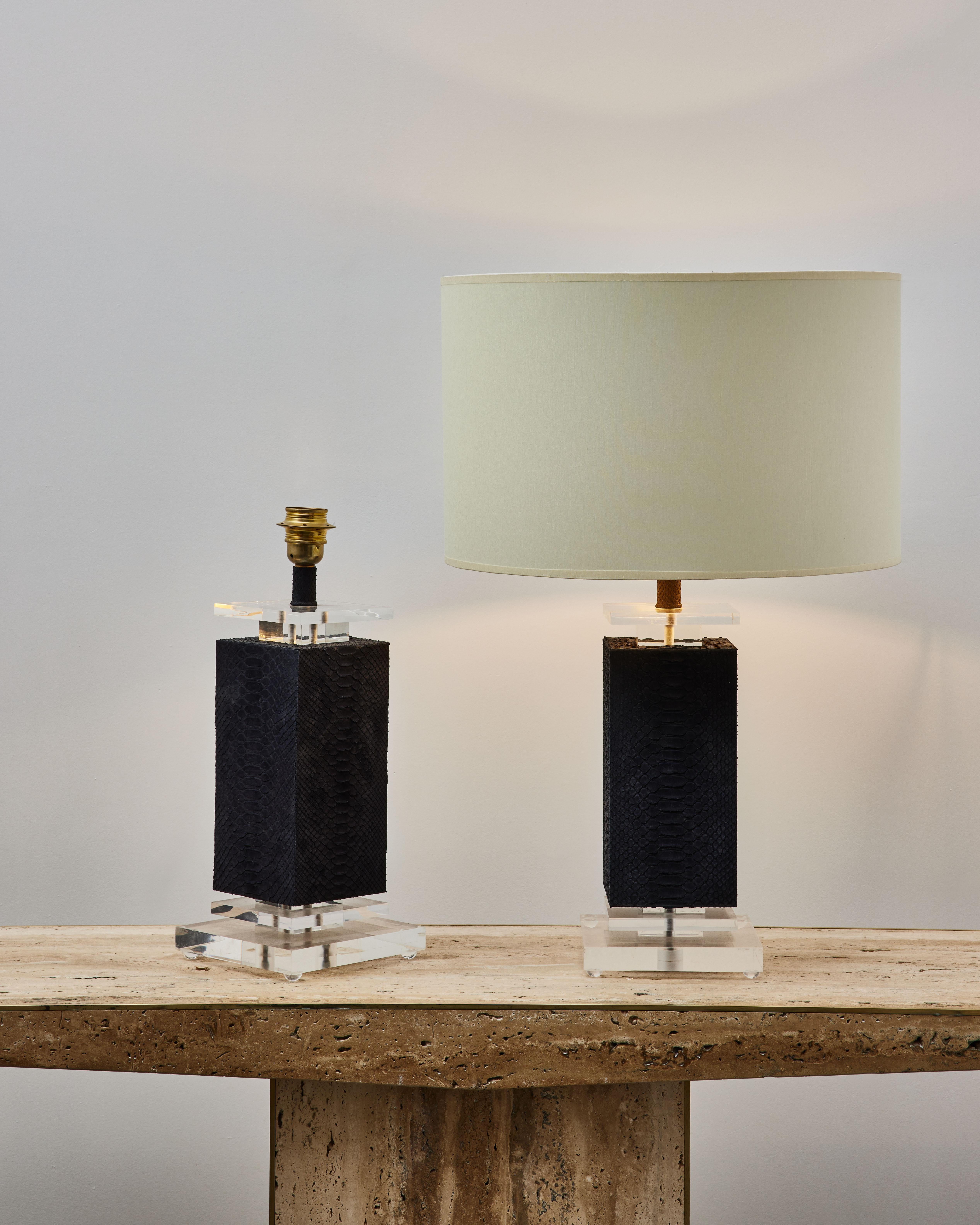 Pair of vintage table lamps in plexiglass and real python skin.
Customization by Studio Glustin
Italy, 1980s.

Dimensions: 17 x 17 x H 47 cm
(Price and dimensions without shade)