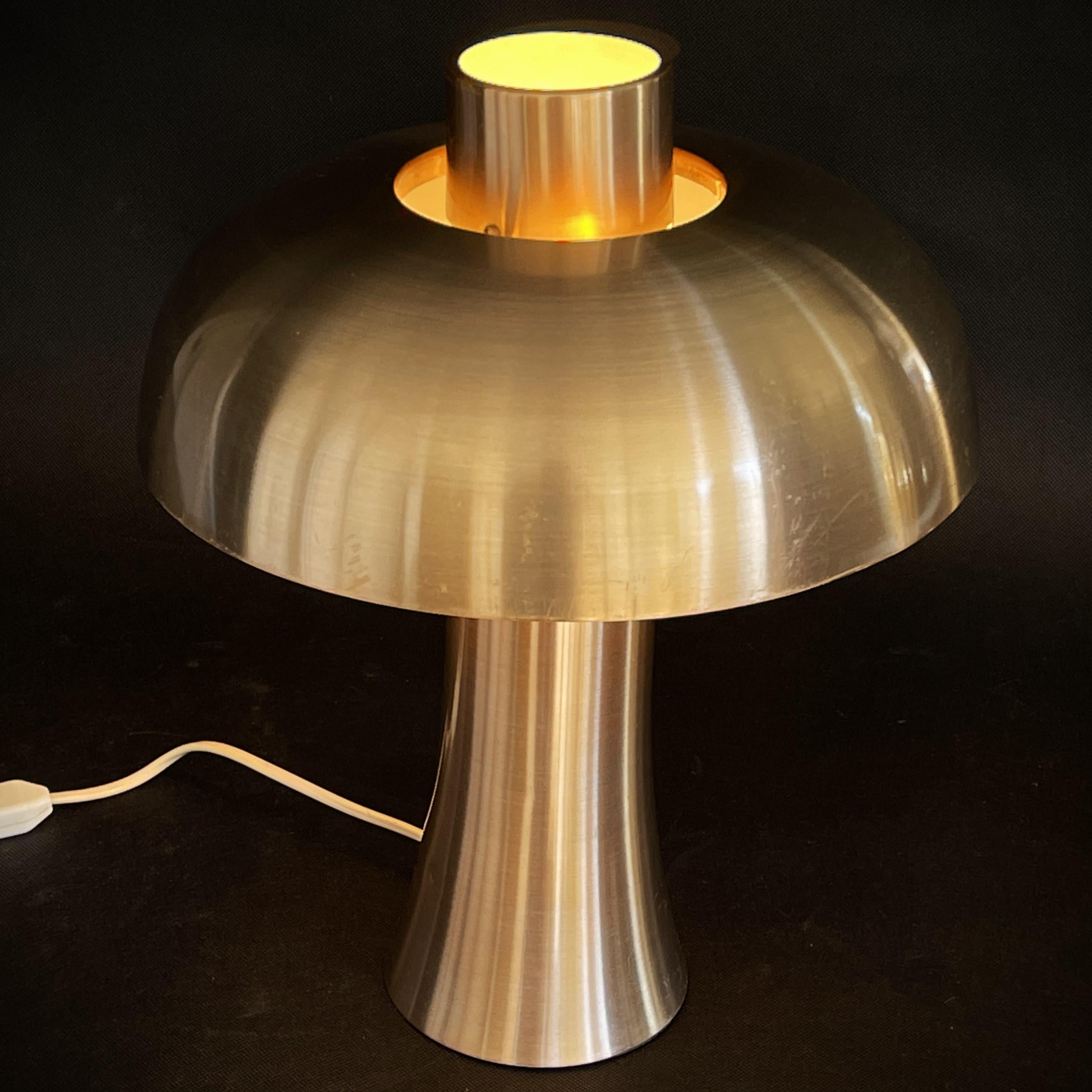 Ère spatiale  Lampe champignon, cuivrée par DORIA, 1970 en vente