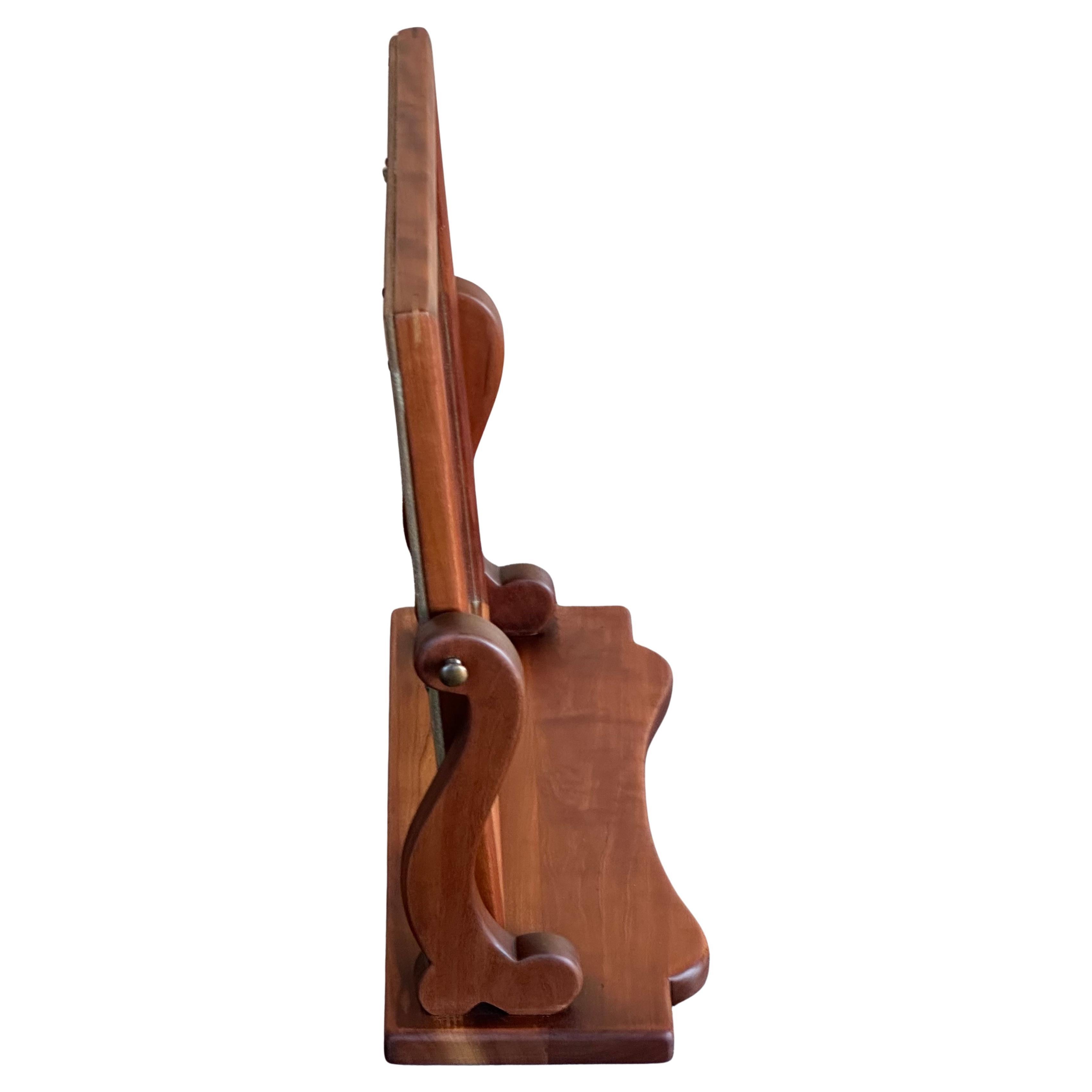 American Craftsman Miroir de courtoisie vintage en merisier à poser sur une table par Leopold Stickley en vente