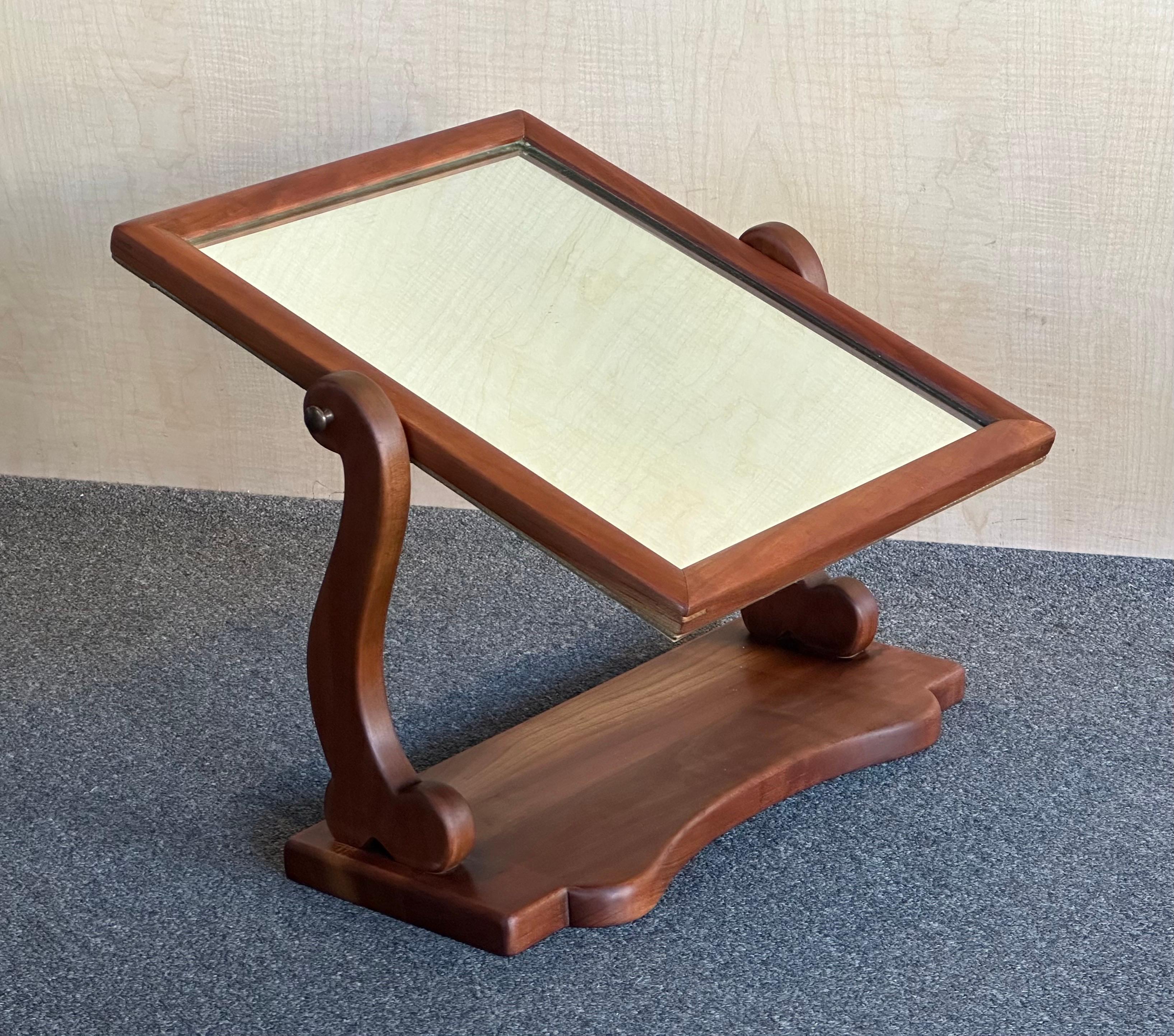 20ième siècle Miroir de courtoisie vintage en merisier à poser sur une table par Leopold Stickley en vente