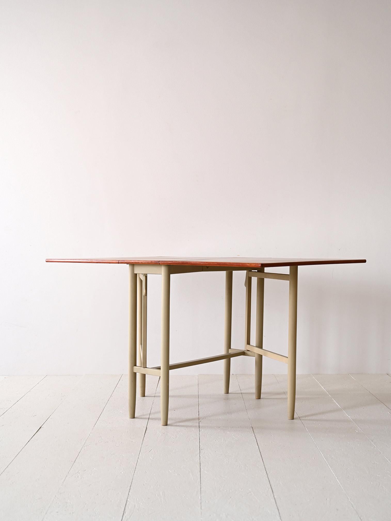 Mid-20th Century Vintage table with folding wings
