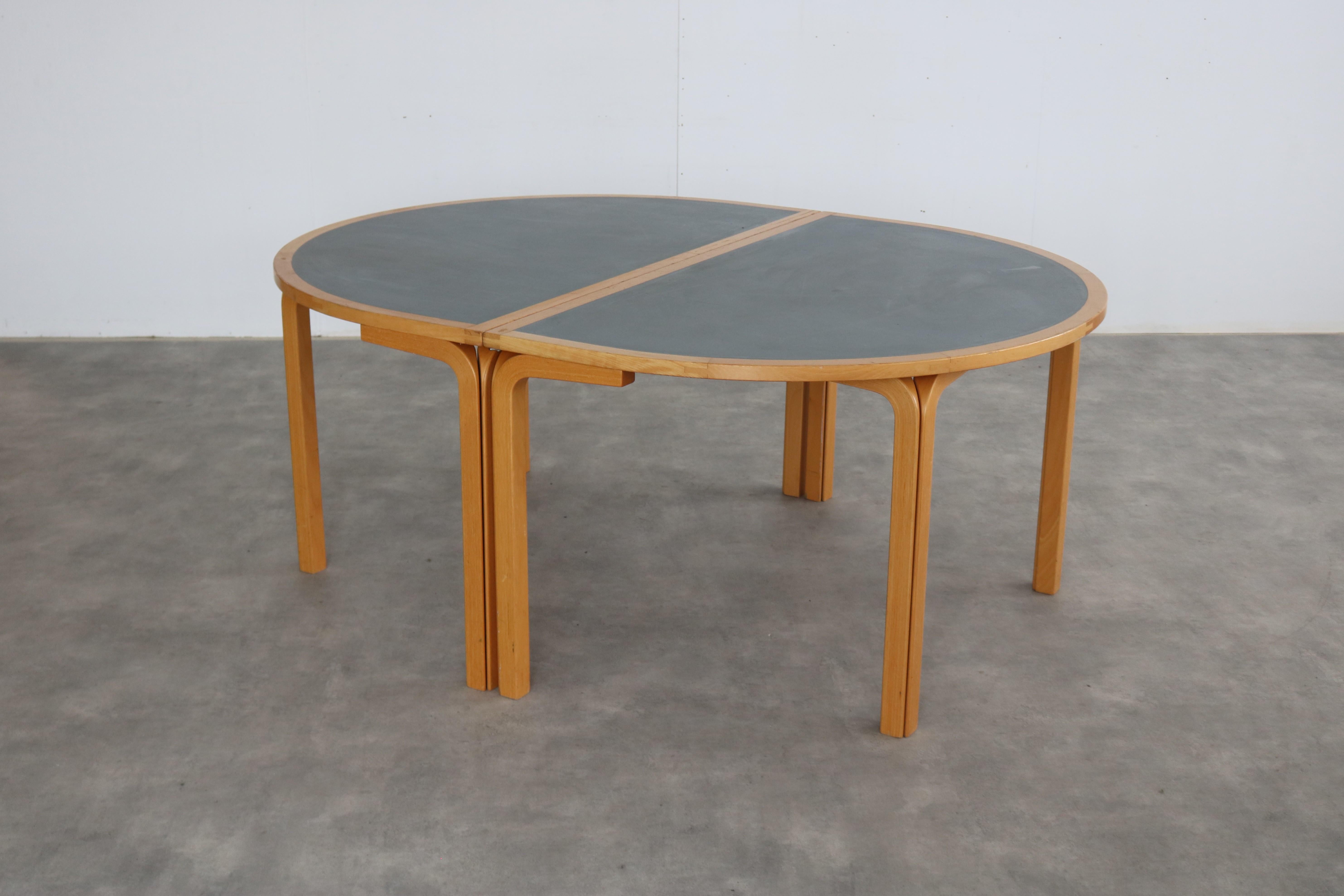 Danois Tables Vintage  table à manger  table de conférence  Magnus Olesen en vente