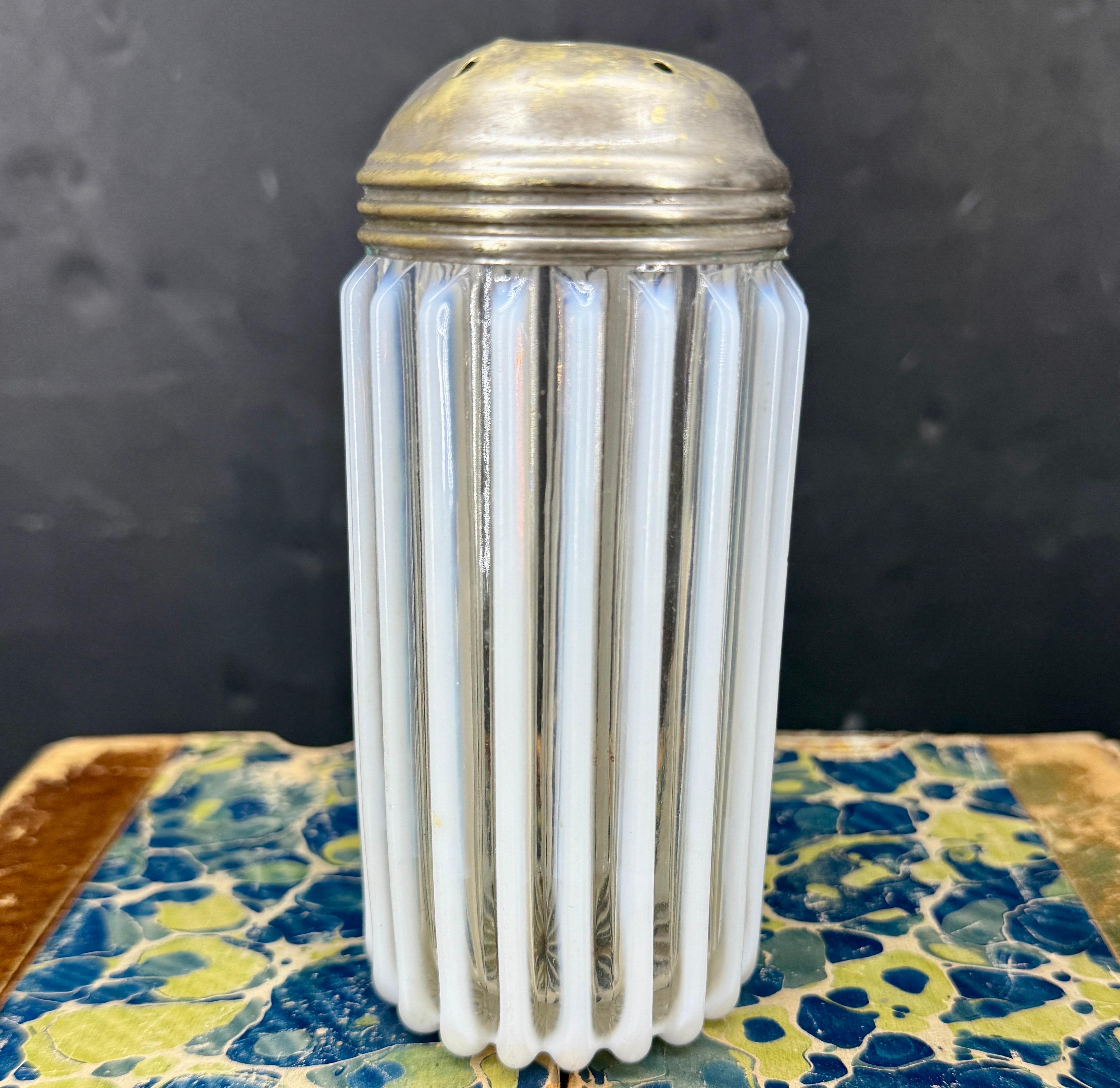 Vintage Tischplatte Opalglas Saugnapf Shaker Mid-Century Modern im Angebot 6
