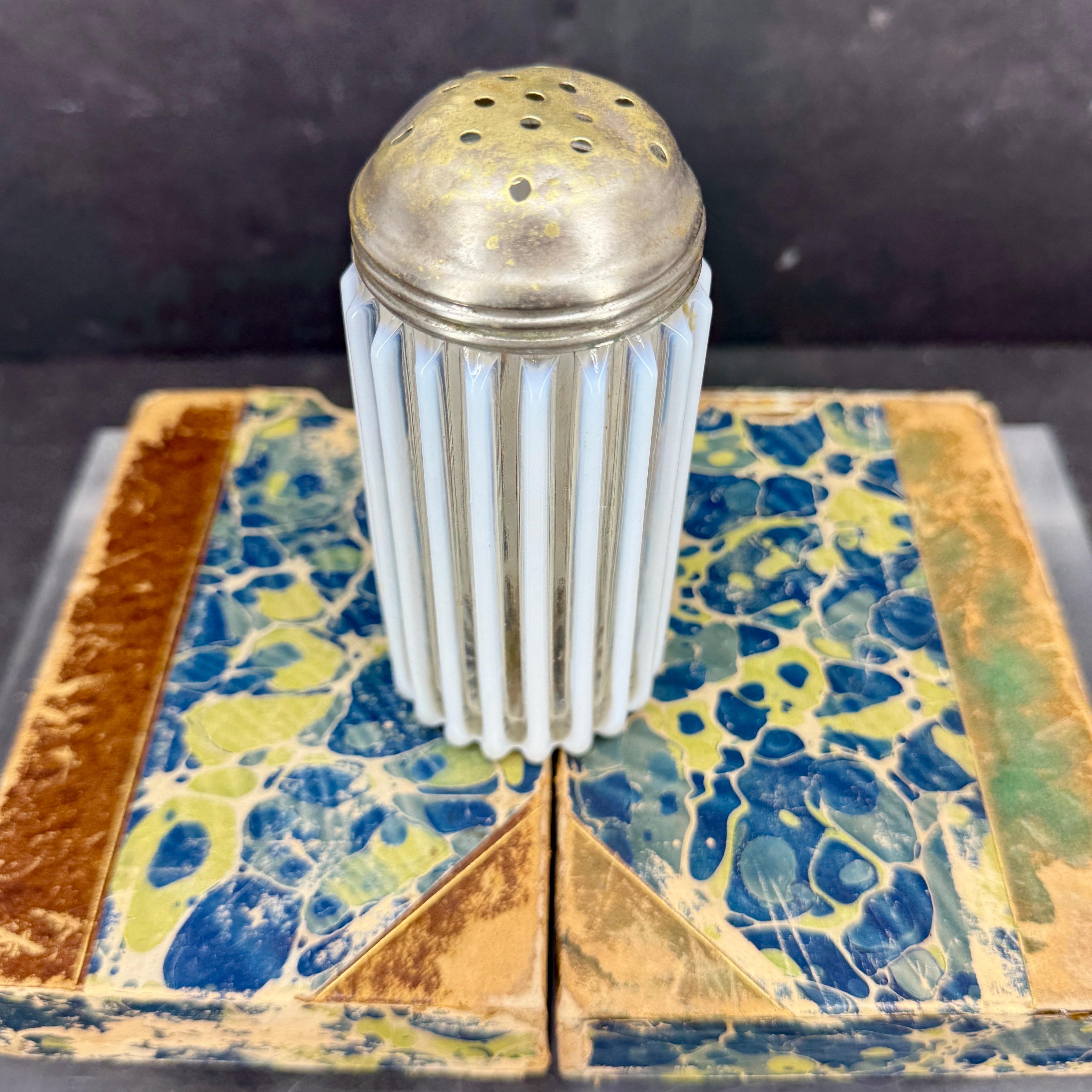 Vintage Tischplatte Opalglas Saugnapf Shaker Mid-Century Modern im Angebot 7